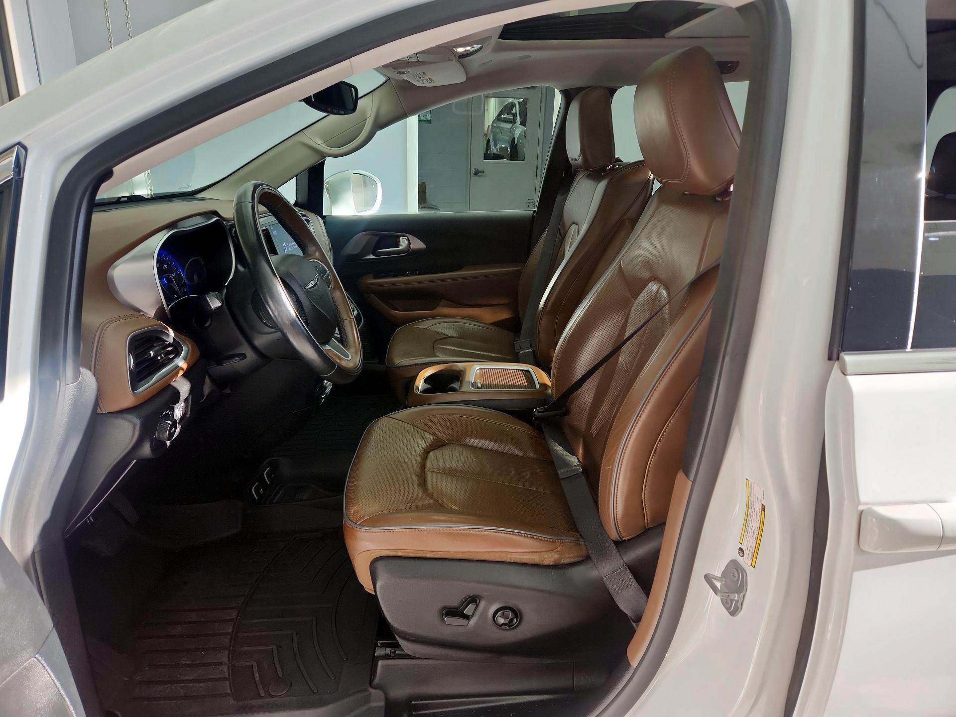 Thumbnail: 2018 Chrysler Pacifica - 11