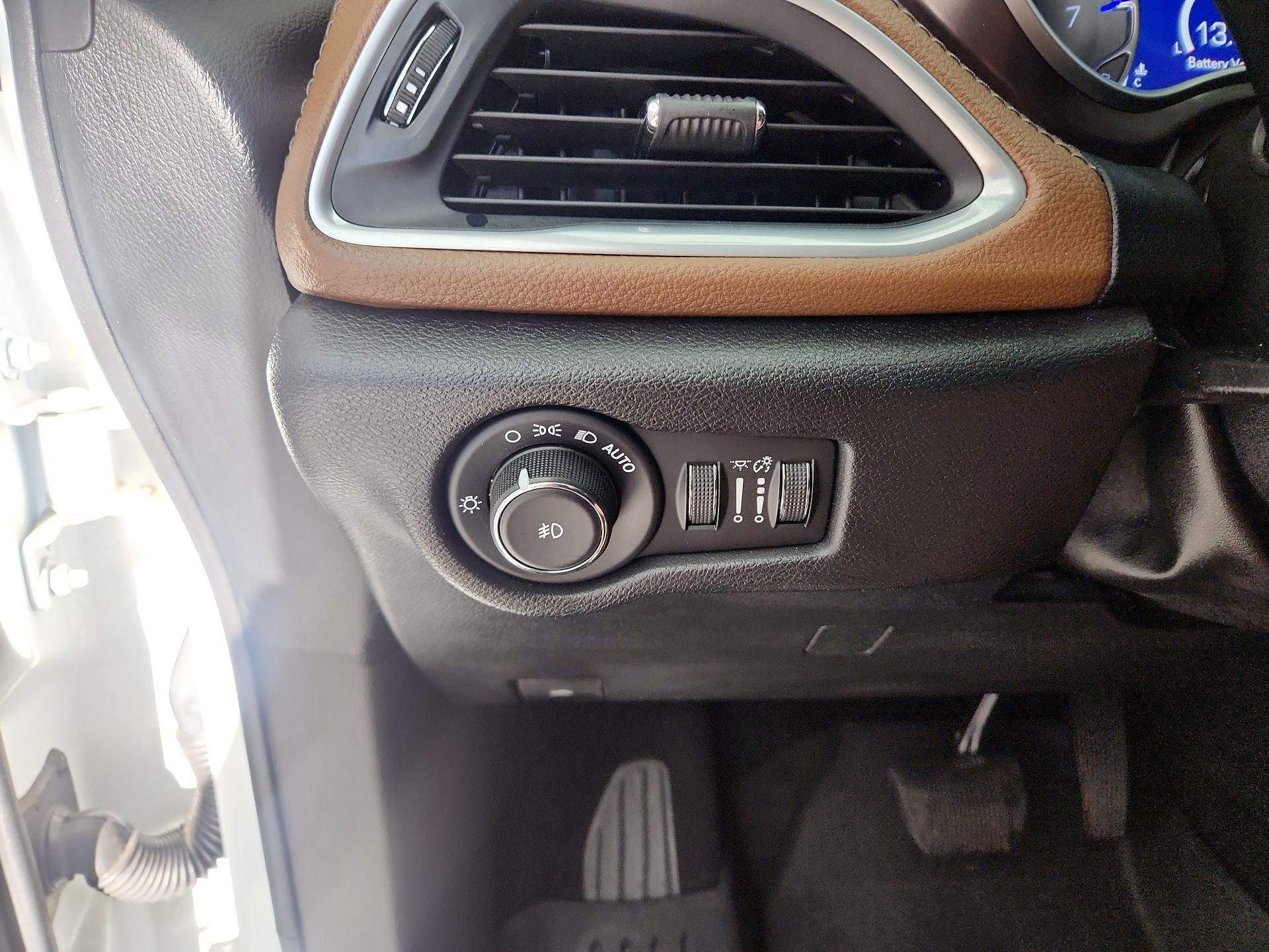 Thumbnail: 2018 Chrysler Pacifica - 13