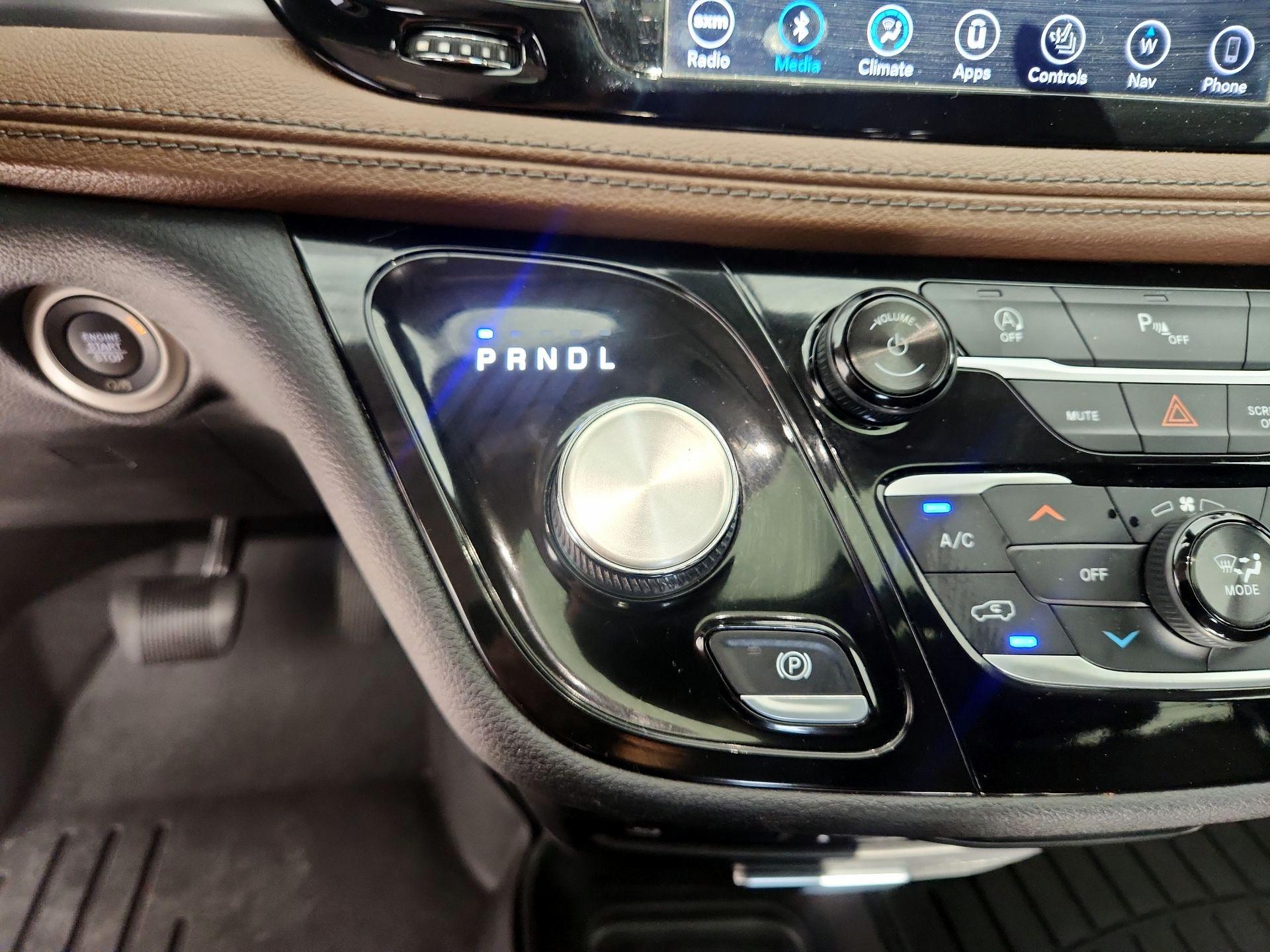Thumbnail: 2018 Chrysler Pacifica - 18