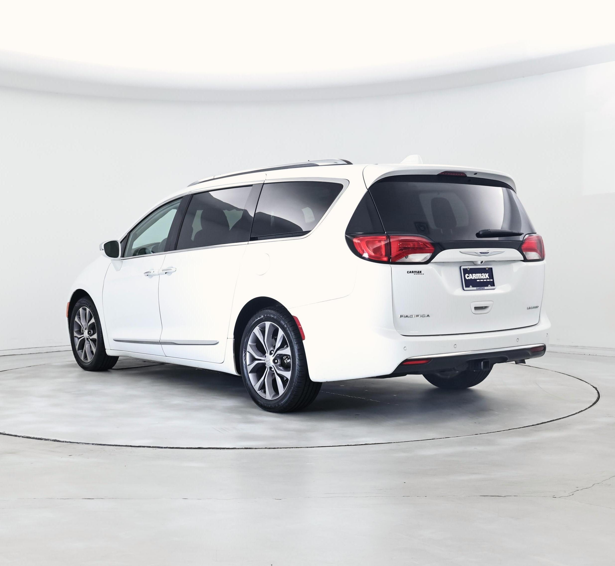 Thumbnail: 2018 Chrysler Pacifica - 2