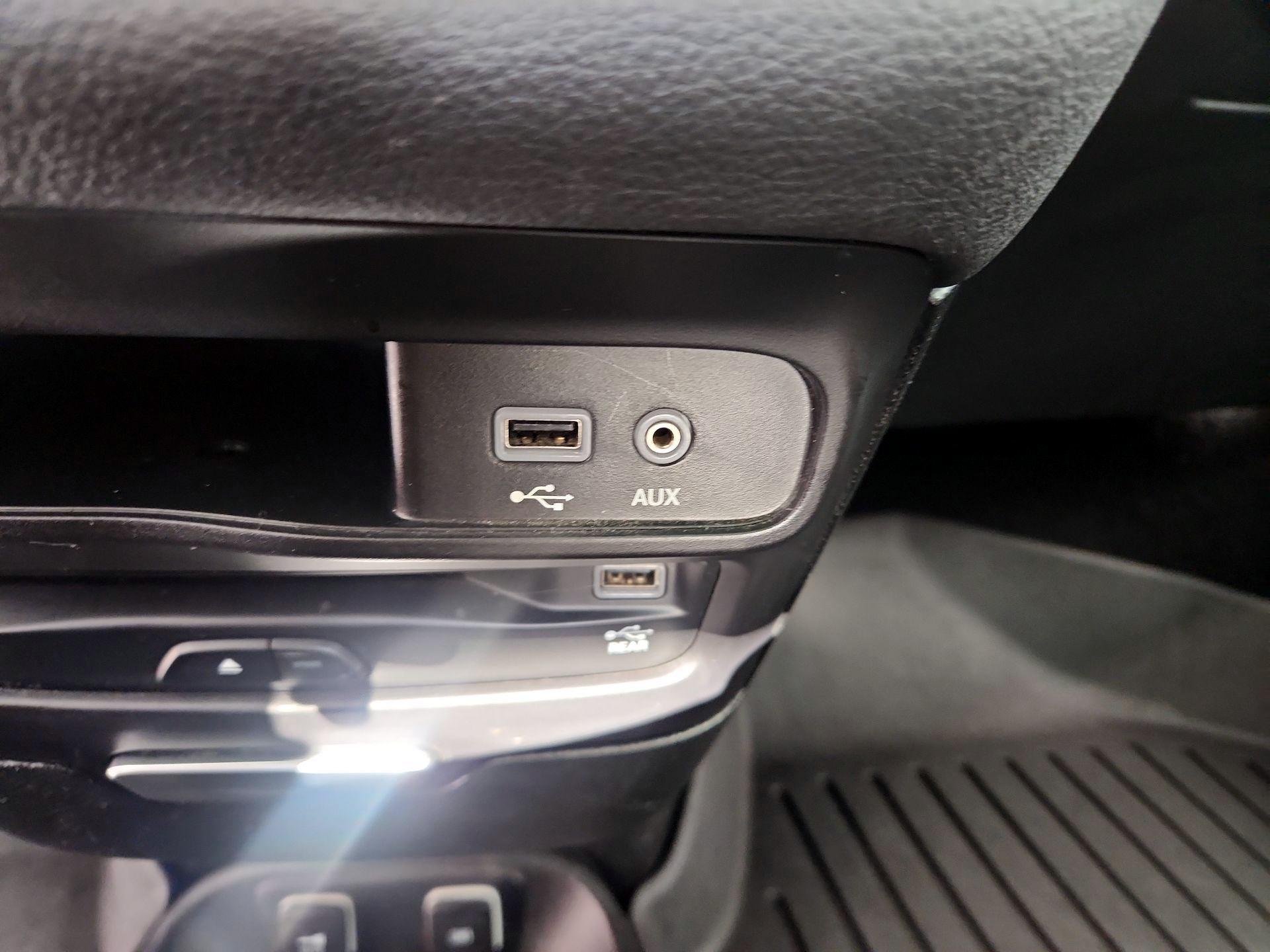 Thumbnail: 2018 Chrysler Pacifica - 19