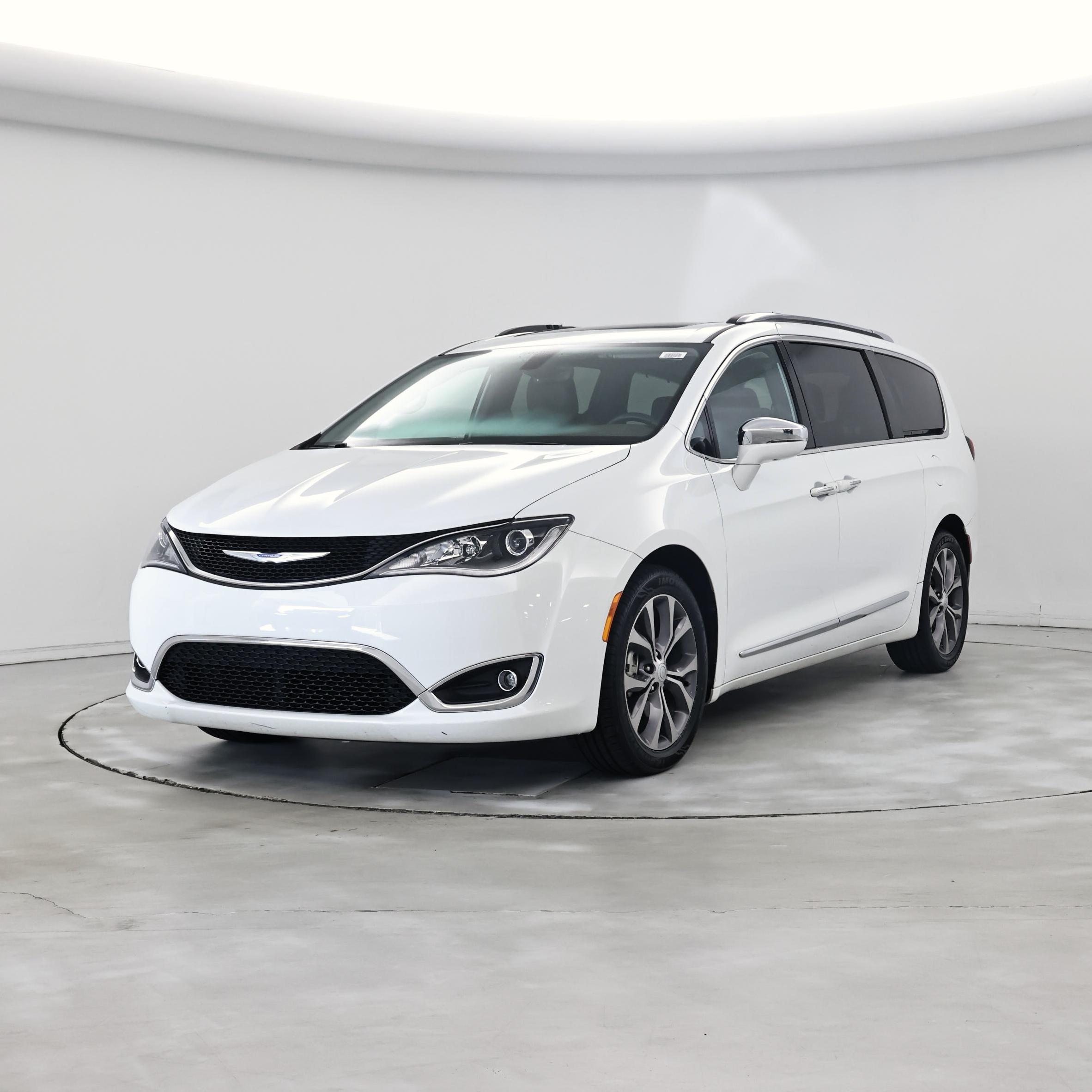 Thumbnail: 2018 Chrysler Pacifica - 4