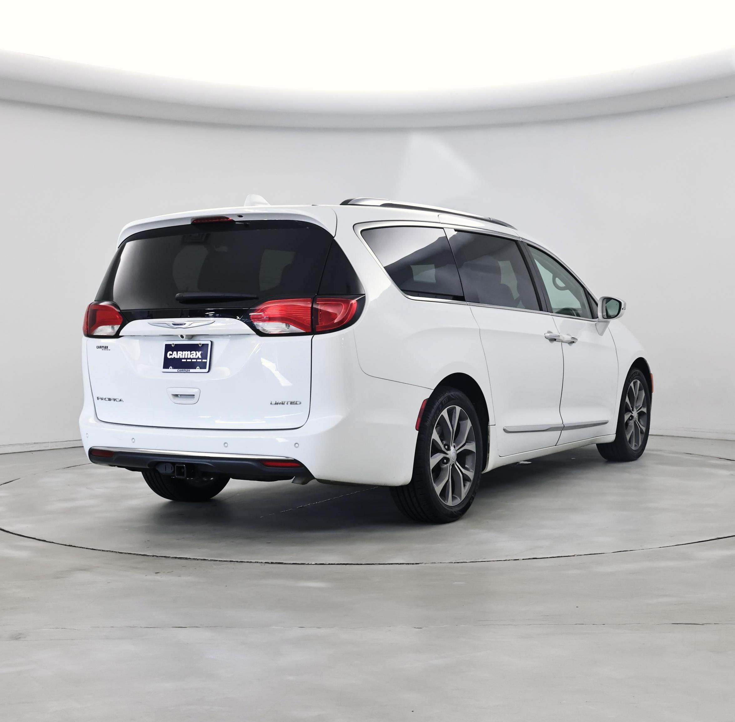 Thumbnail: 2018 Chrysler Pacifica - 8