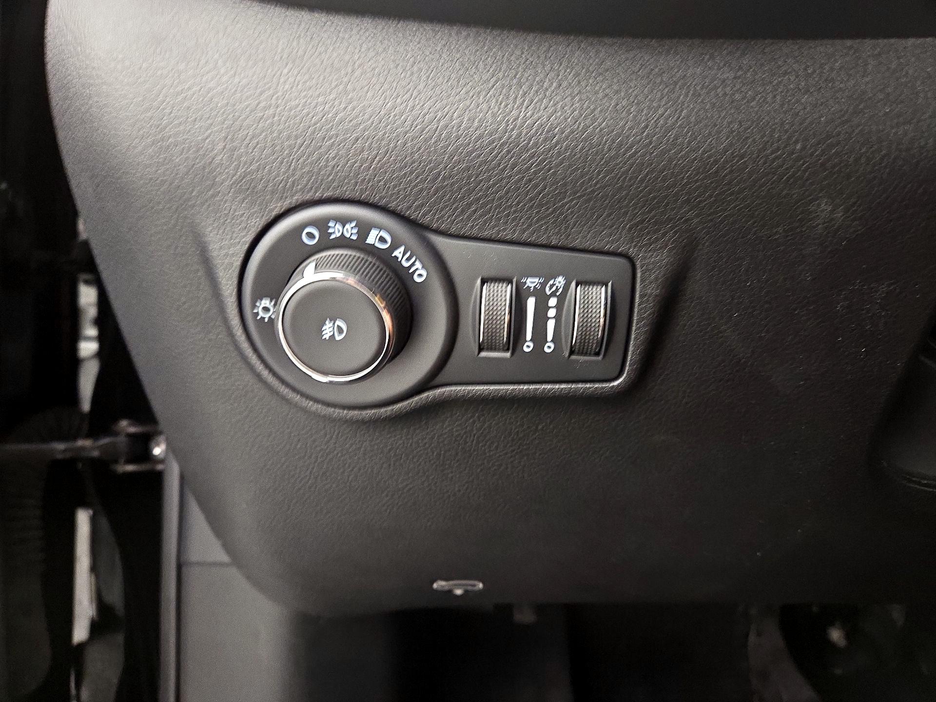 Thumbnail: 2022 Jeep Compass - 13