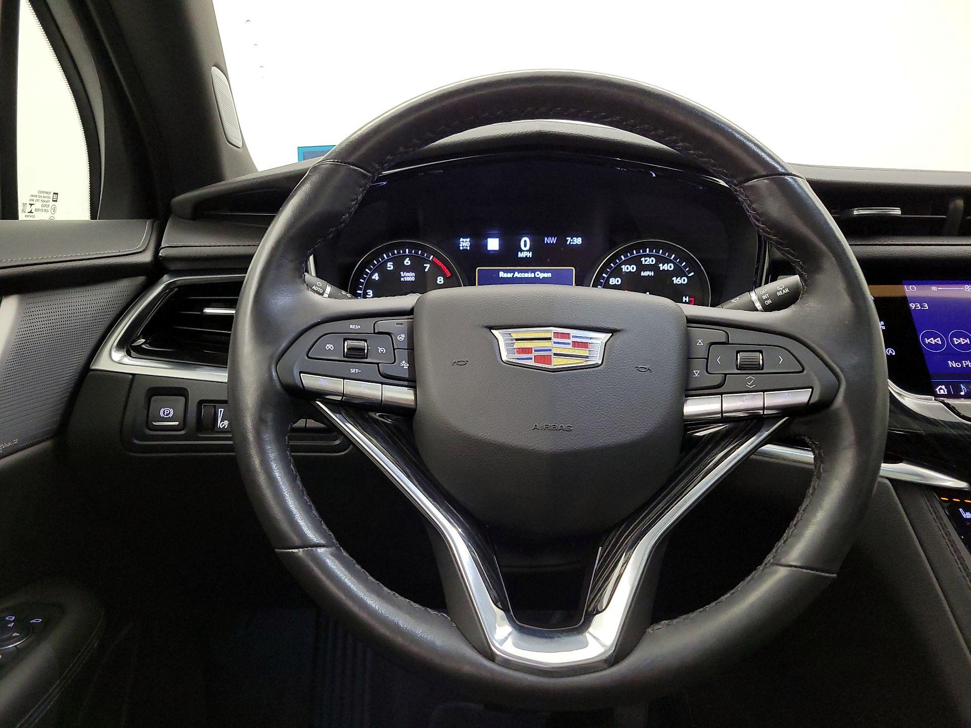 Thumbnail: 2023 Cadillac XT6 - 10