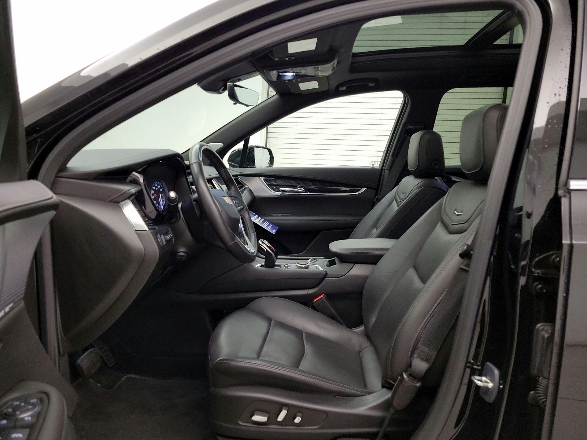 Thumbnail: 2023 Cadillac XT6 - 11