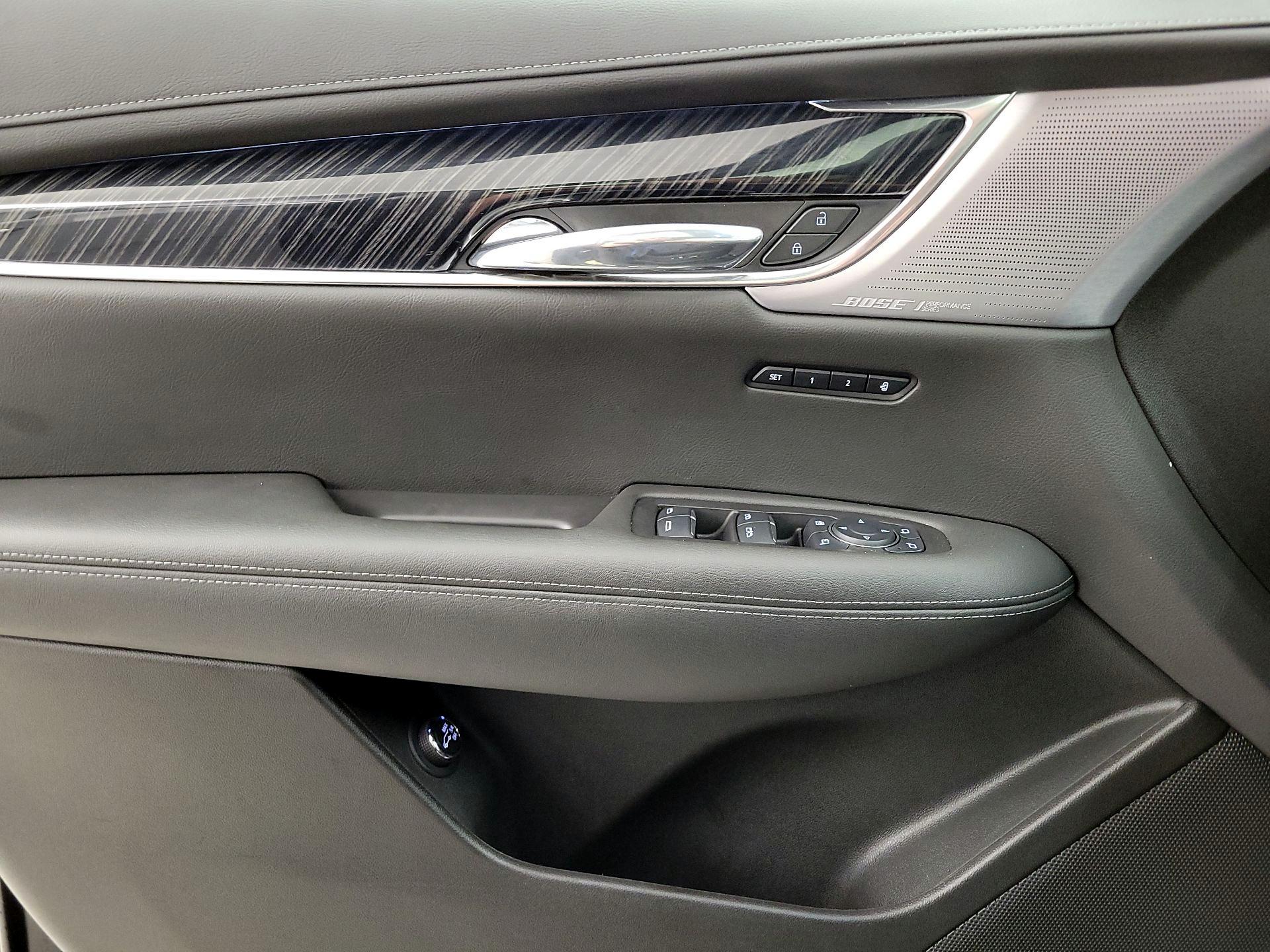 Thumbnail: 2023 Cadillac XT6 - 12