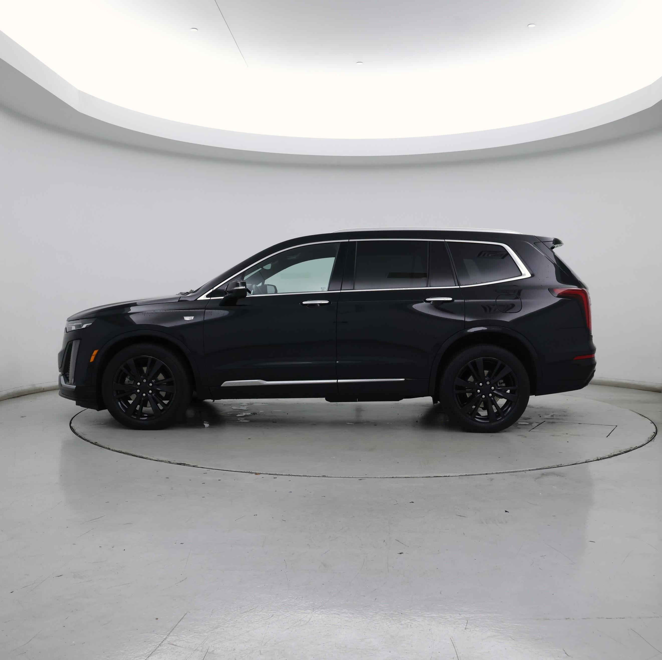 Thumbnail: 2023 Cadillac XT6 - 3