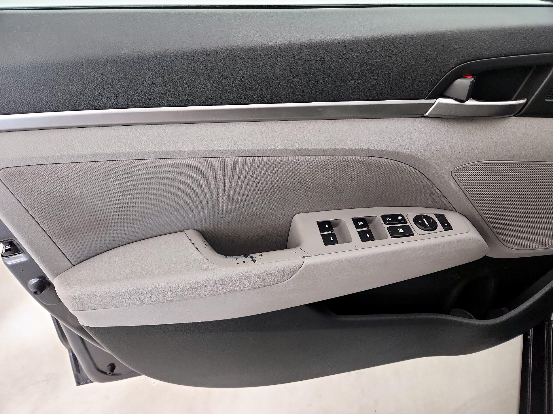 Thumbnail: 2020 Hyundai Elantra - 12