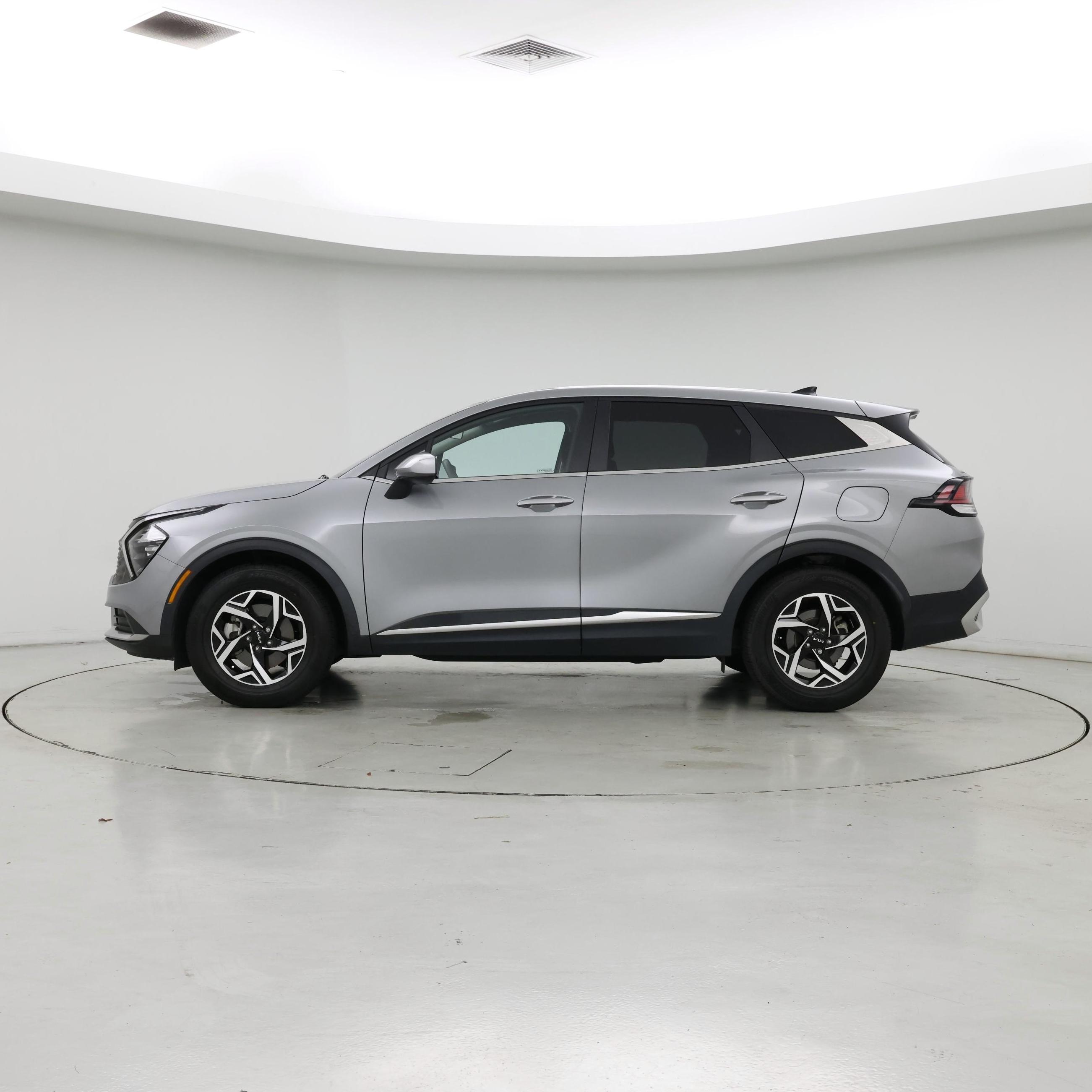 Thumbnail: 2023 Kia Sportage - 3