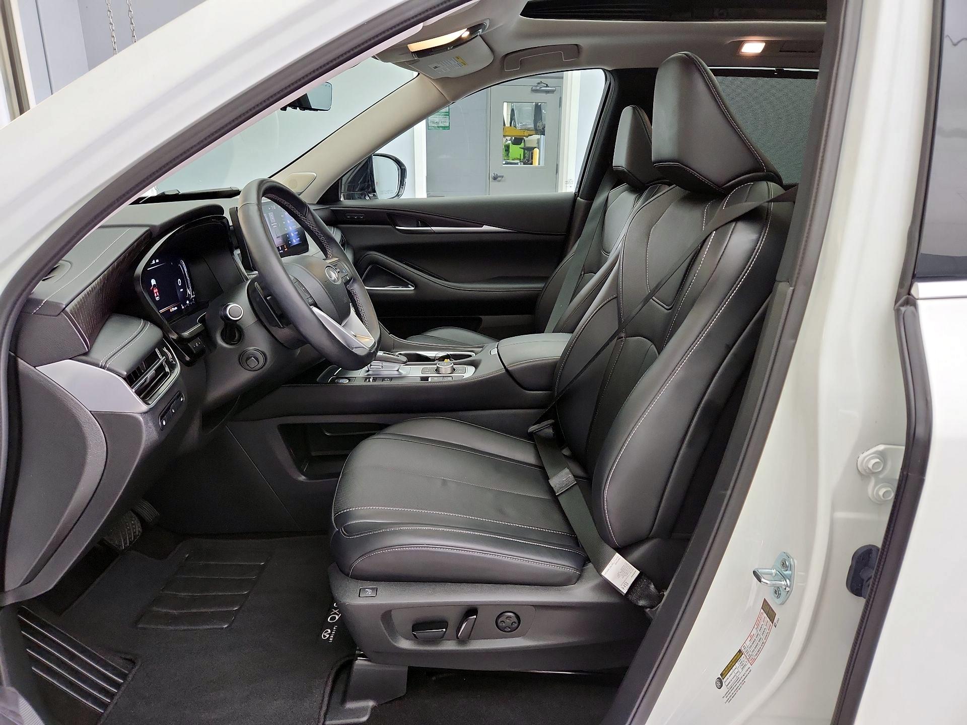 Thumbnail: 2023 INFINITI QX60 - 11