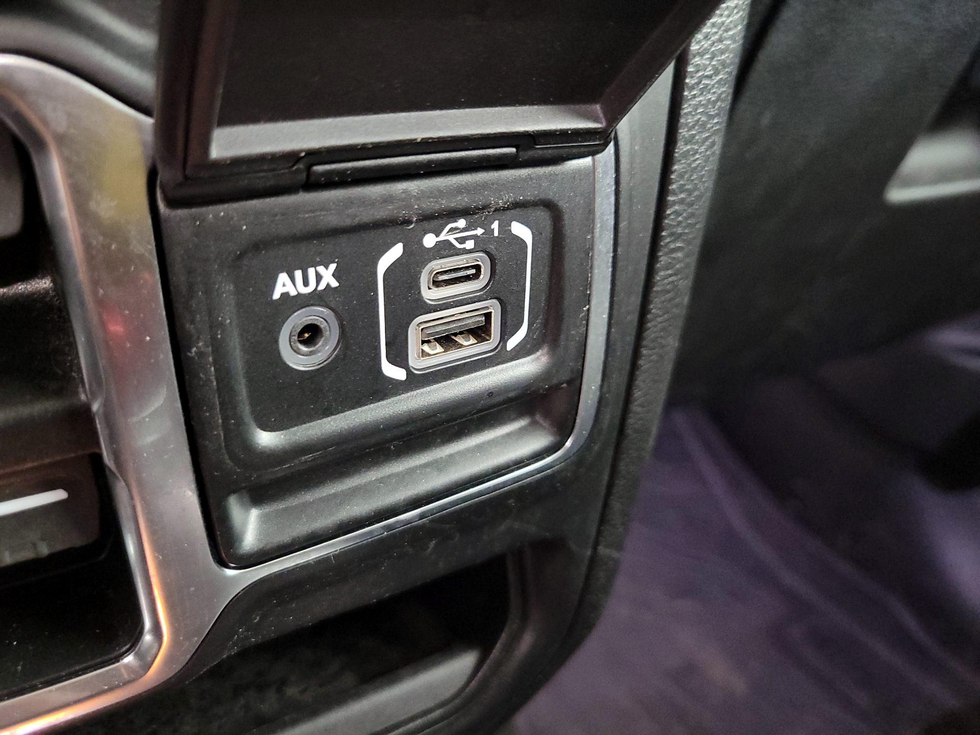Thumbnail: 2021 Jeep Gladiator - 18