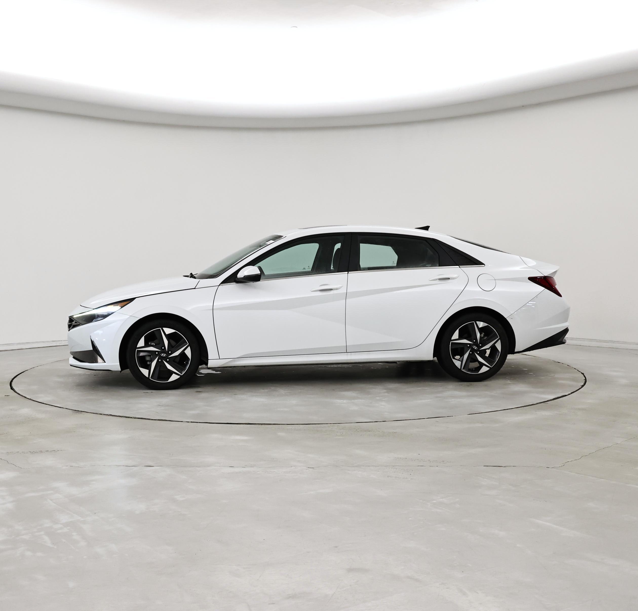Thumbnail: 2022 Hyundai Elantra - 3