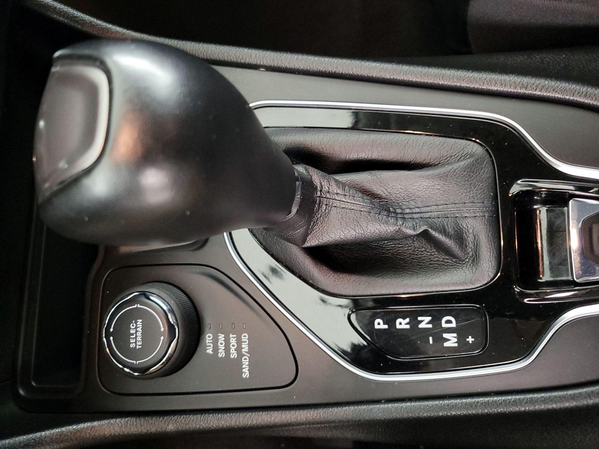 Thumbnail: 2023 Jeep Cherokee - 18