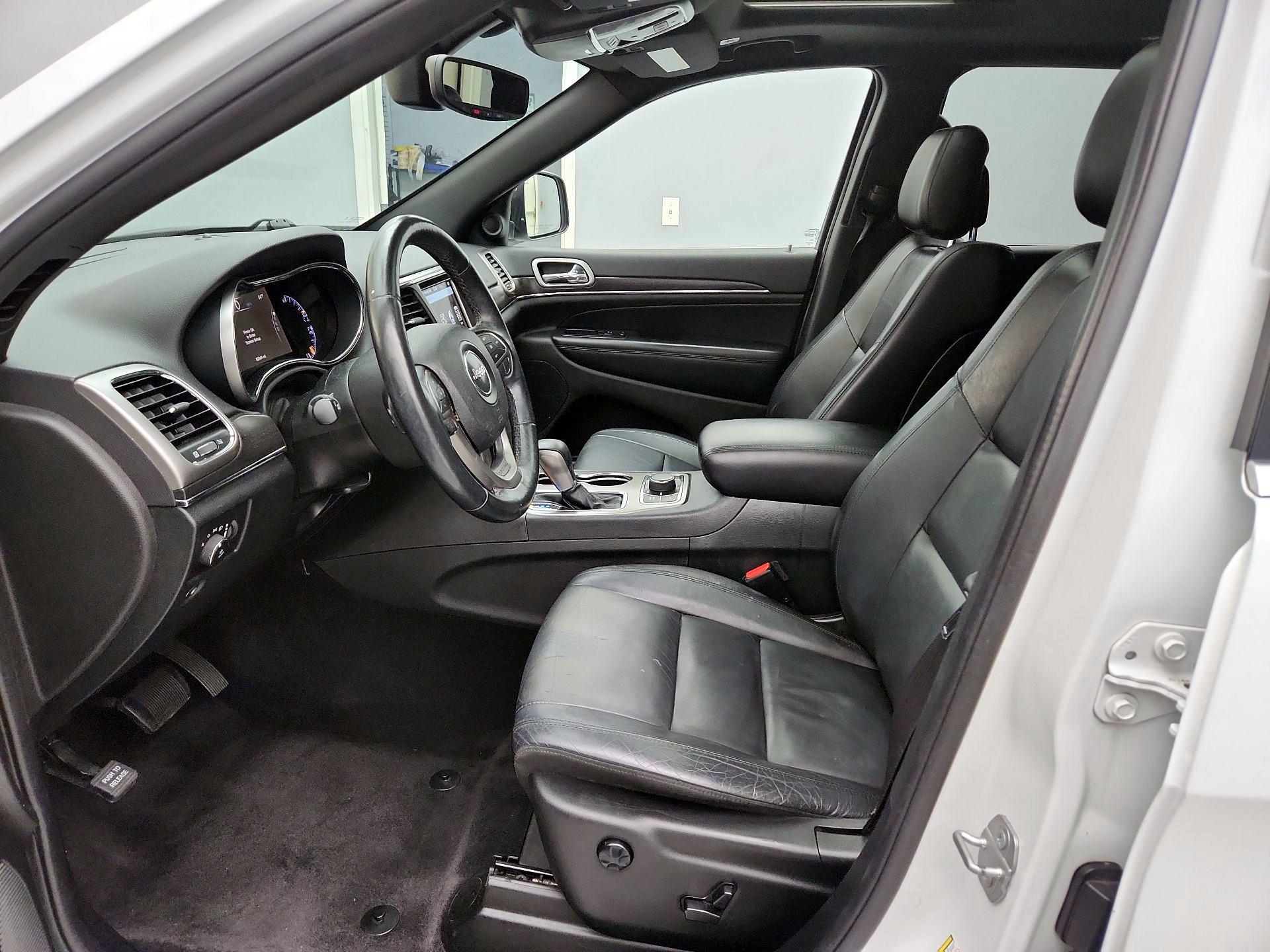 Thumbnail: 2018 Jeep Grand Cherokee - 11