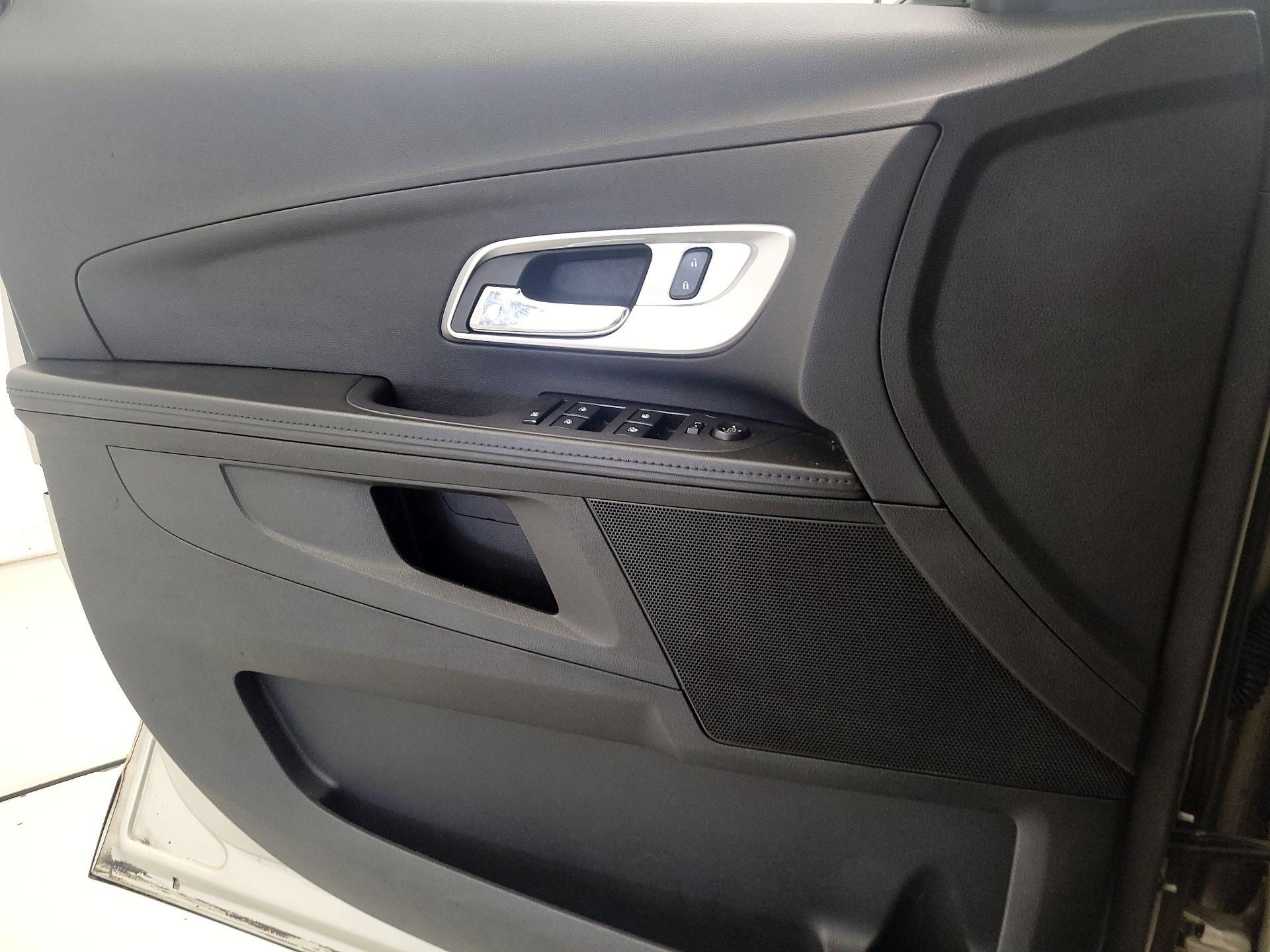 Thumbnail: 2016 Chevrolet Equinox - 12