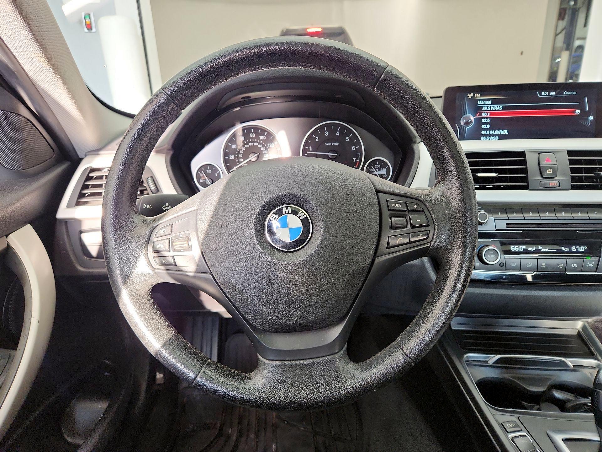 Thumbnail: 2016 BMW 3 Series - 10