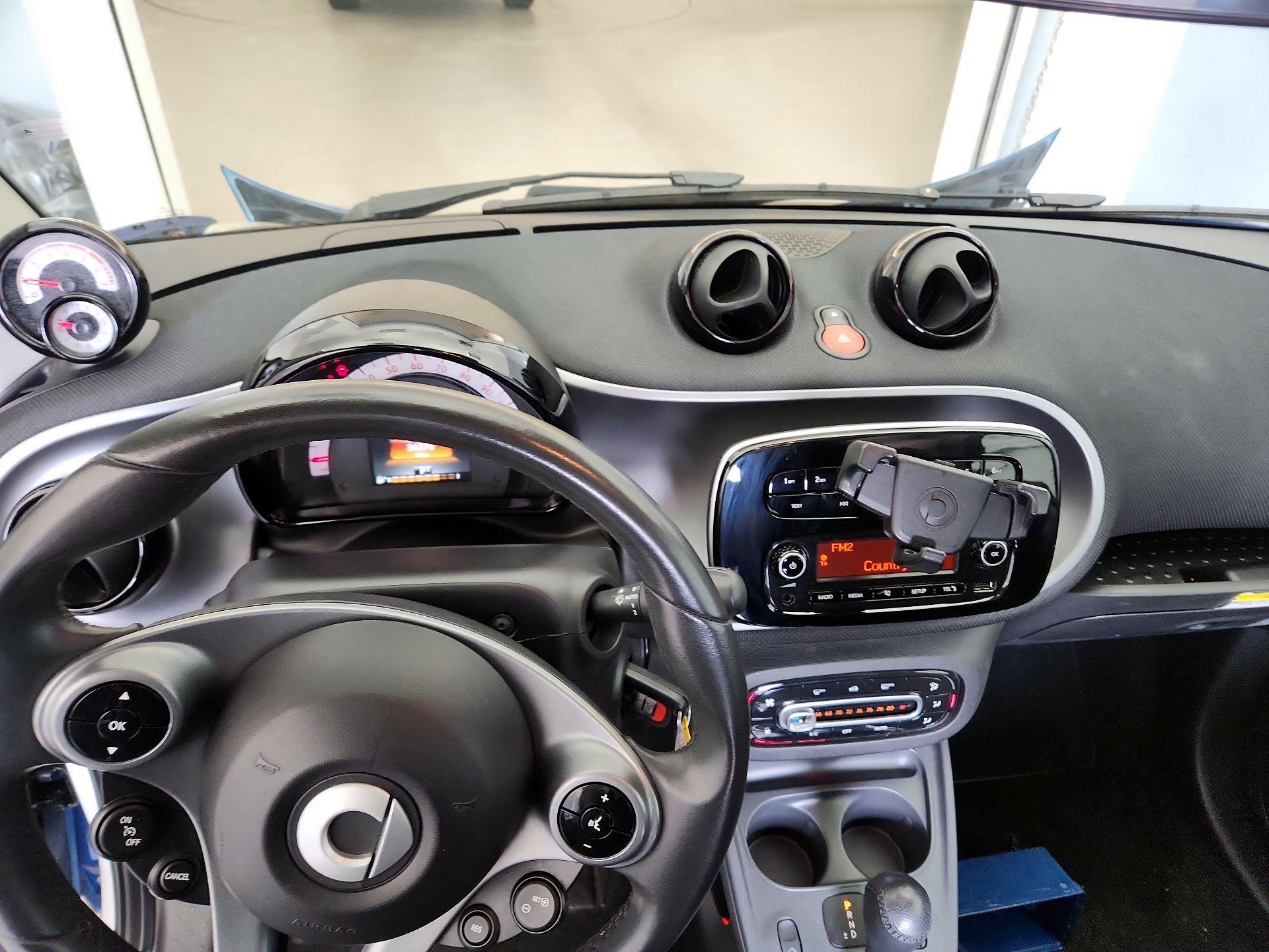 Thumbnail: 2016 smart fortwo - 9