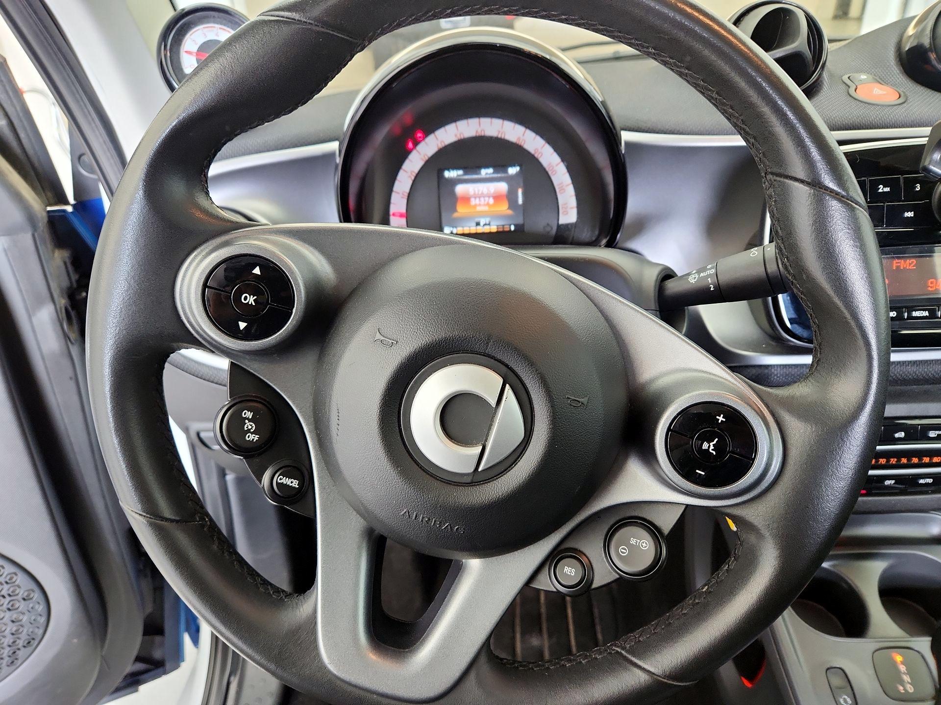 Thumbnail: 2016 smart fortwo - 10