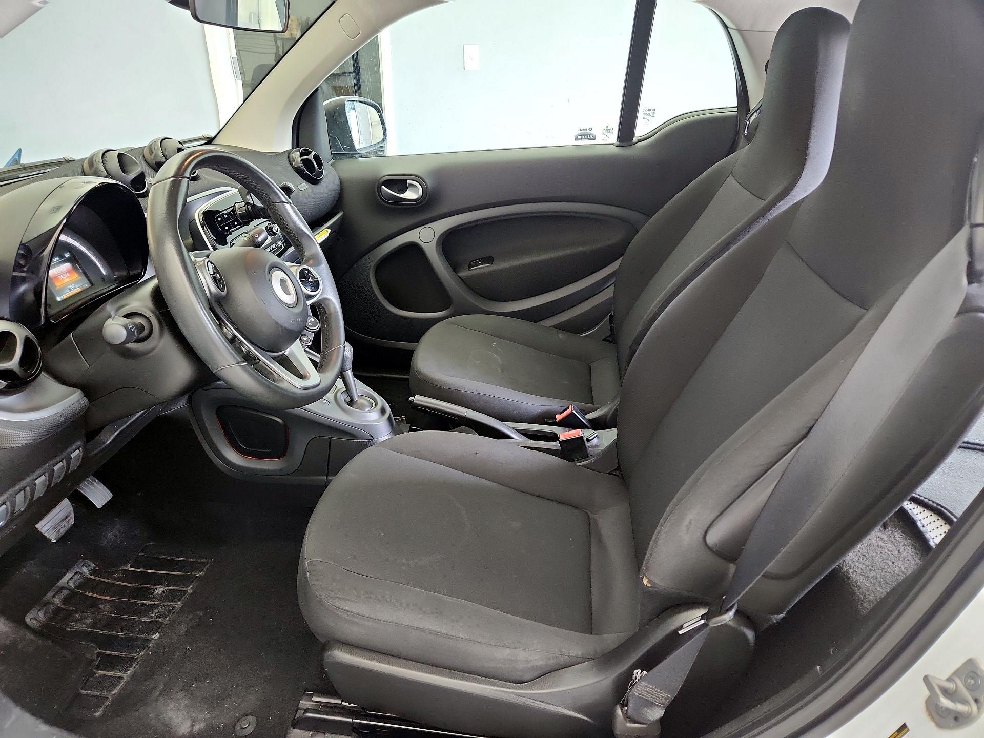 Thumbnail: 2016 smart fortwo - 11