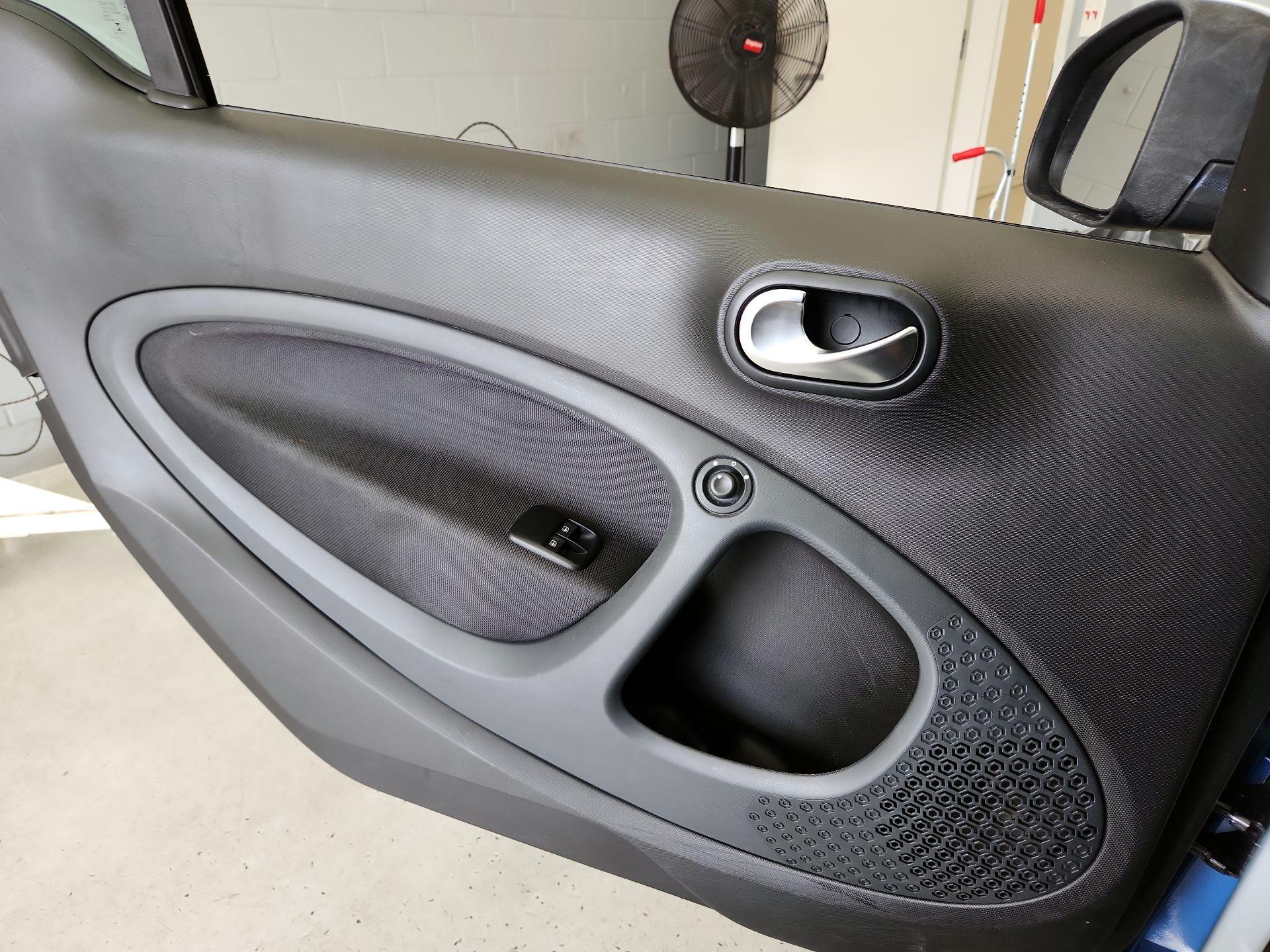 Thumbnail: 2016 smart fortwo - 12