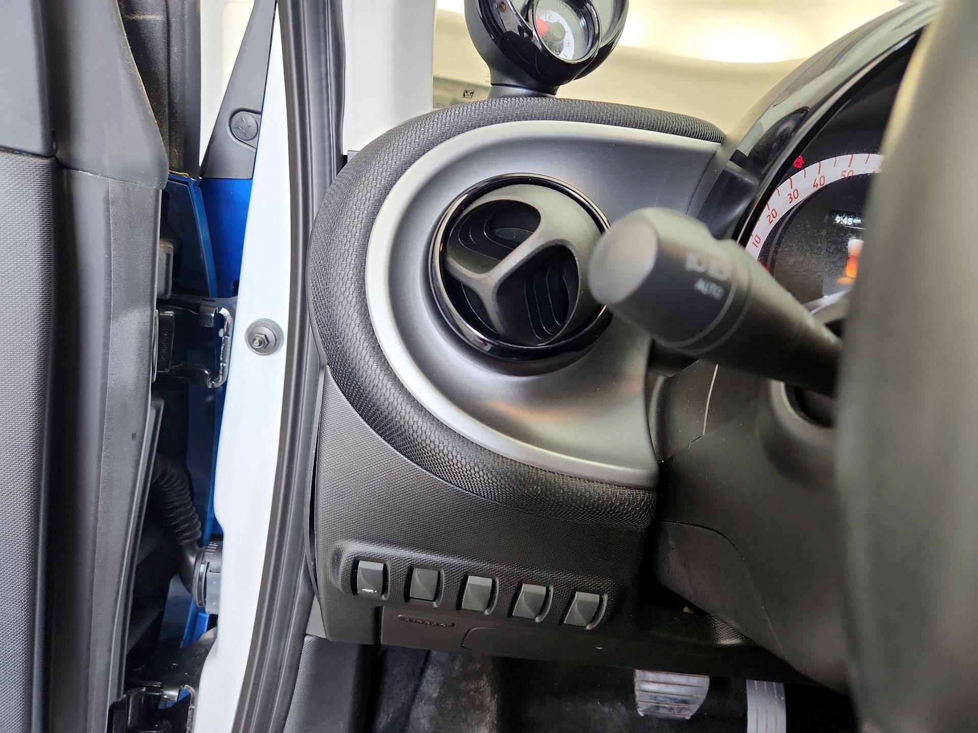 Thumbnail: 2016 smart fortwo - 13