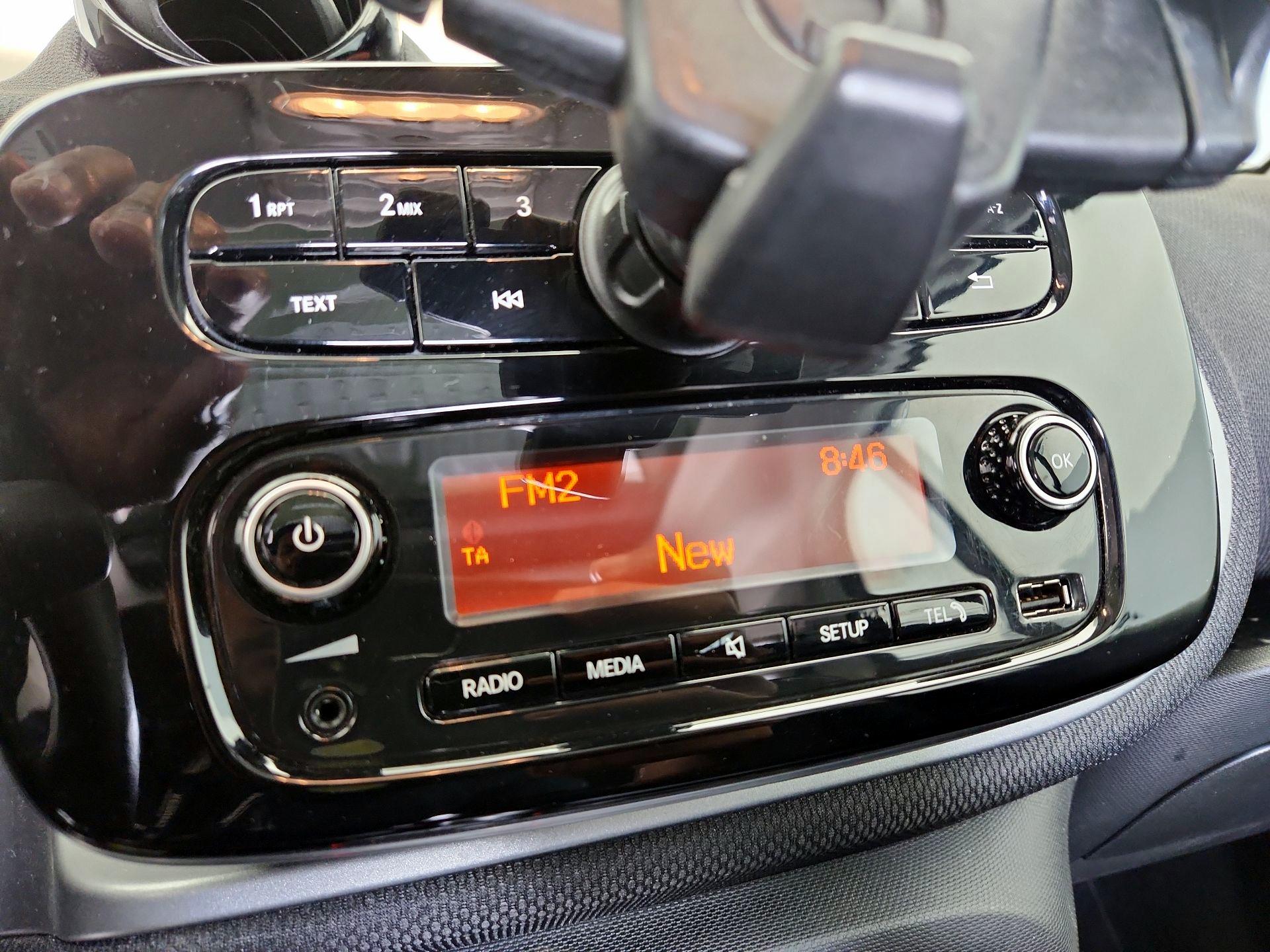 Thumbnail: 2016 smart fortwo - 14