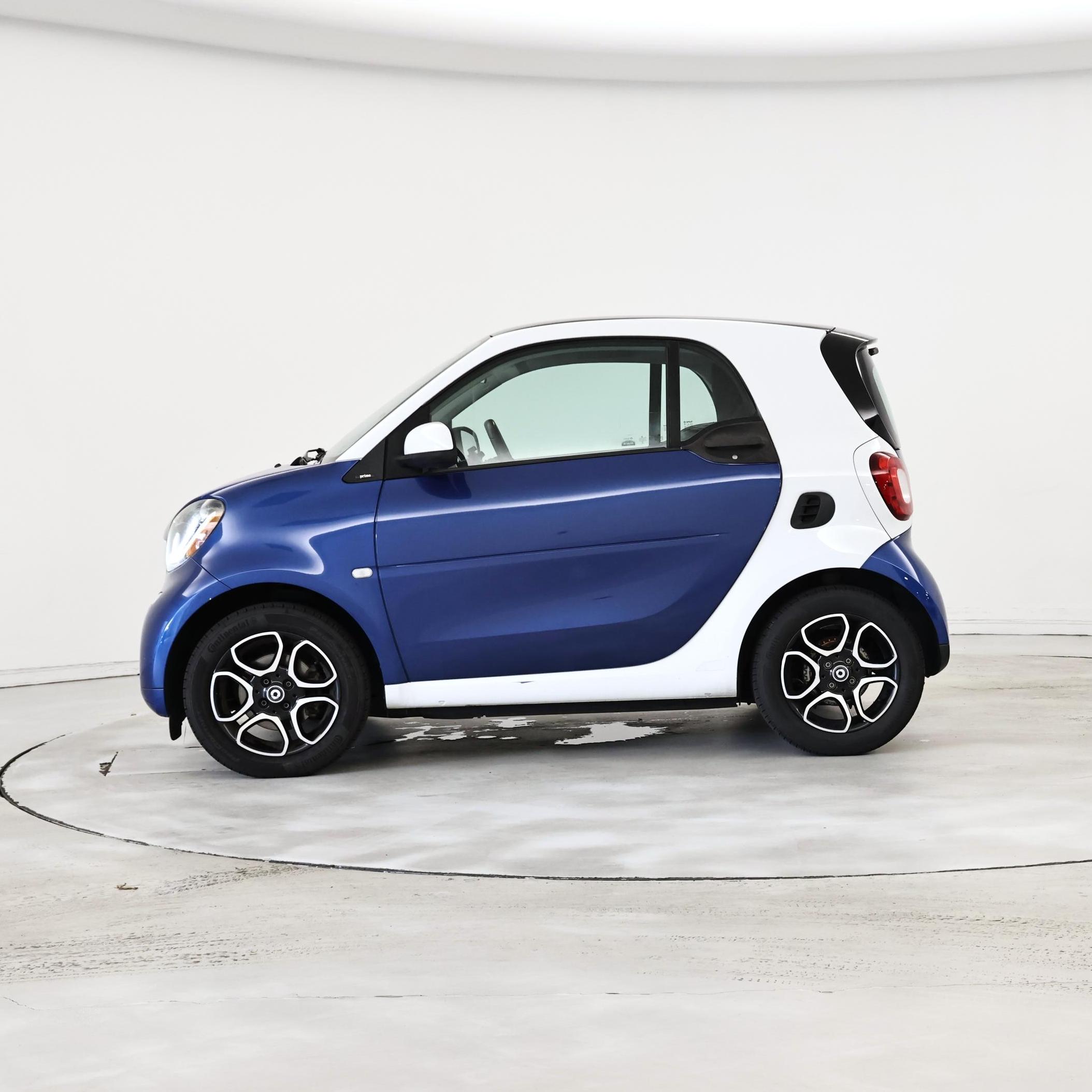 Thumbnail: 2016 smart fortwo - 3