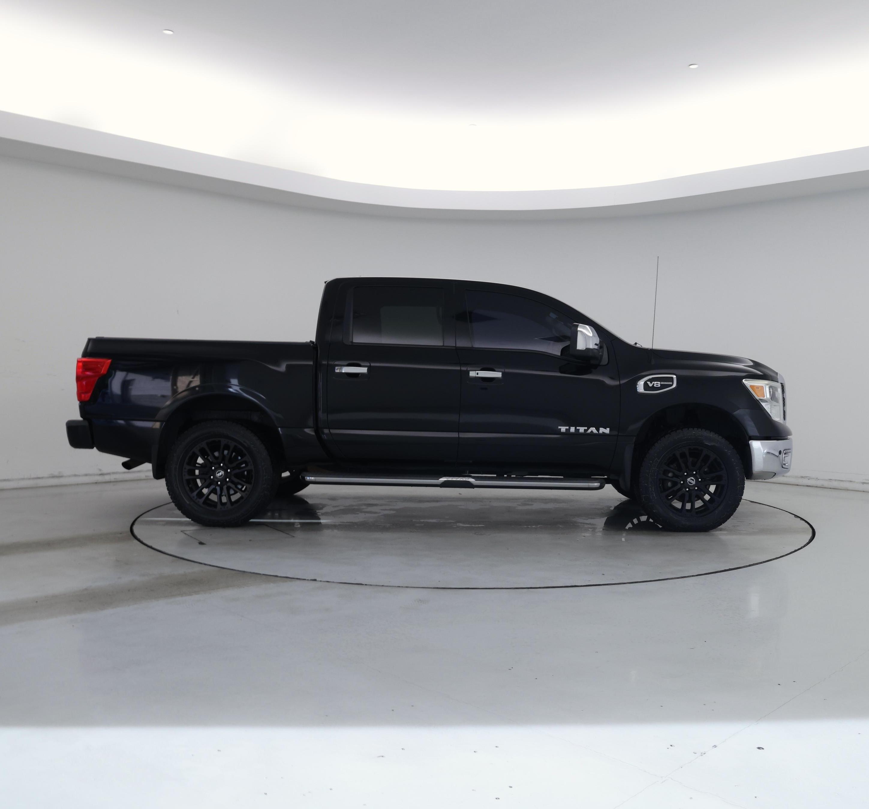 Thumbnail: 2017 Nissan Titan - 7