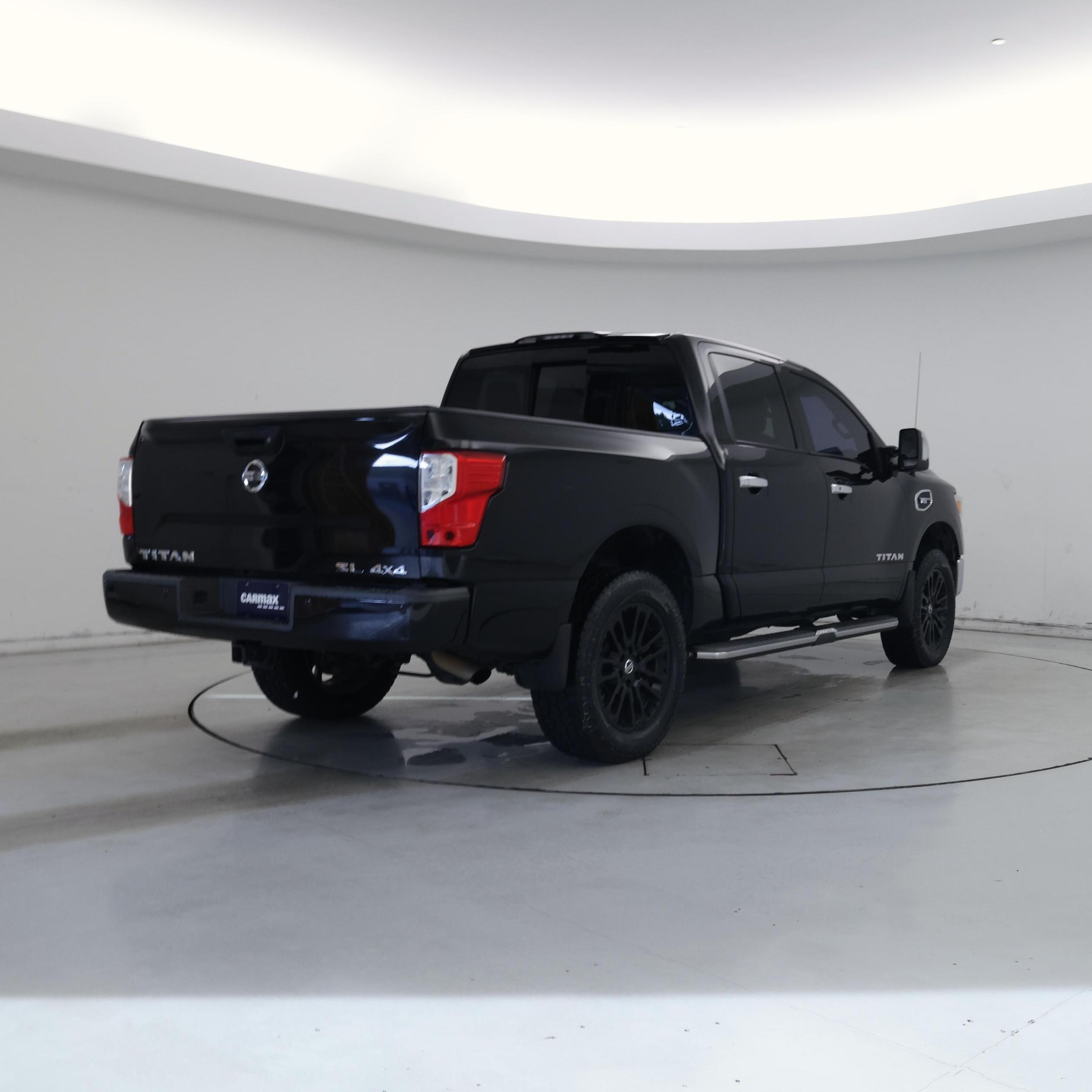 Thumbnail: 2017 Nissan Titan - 8