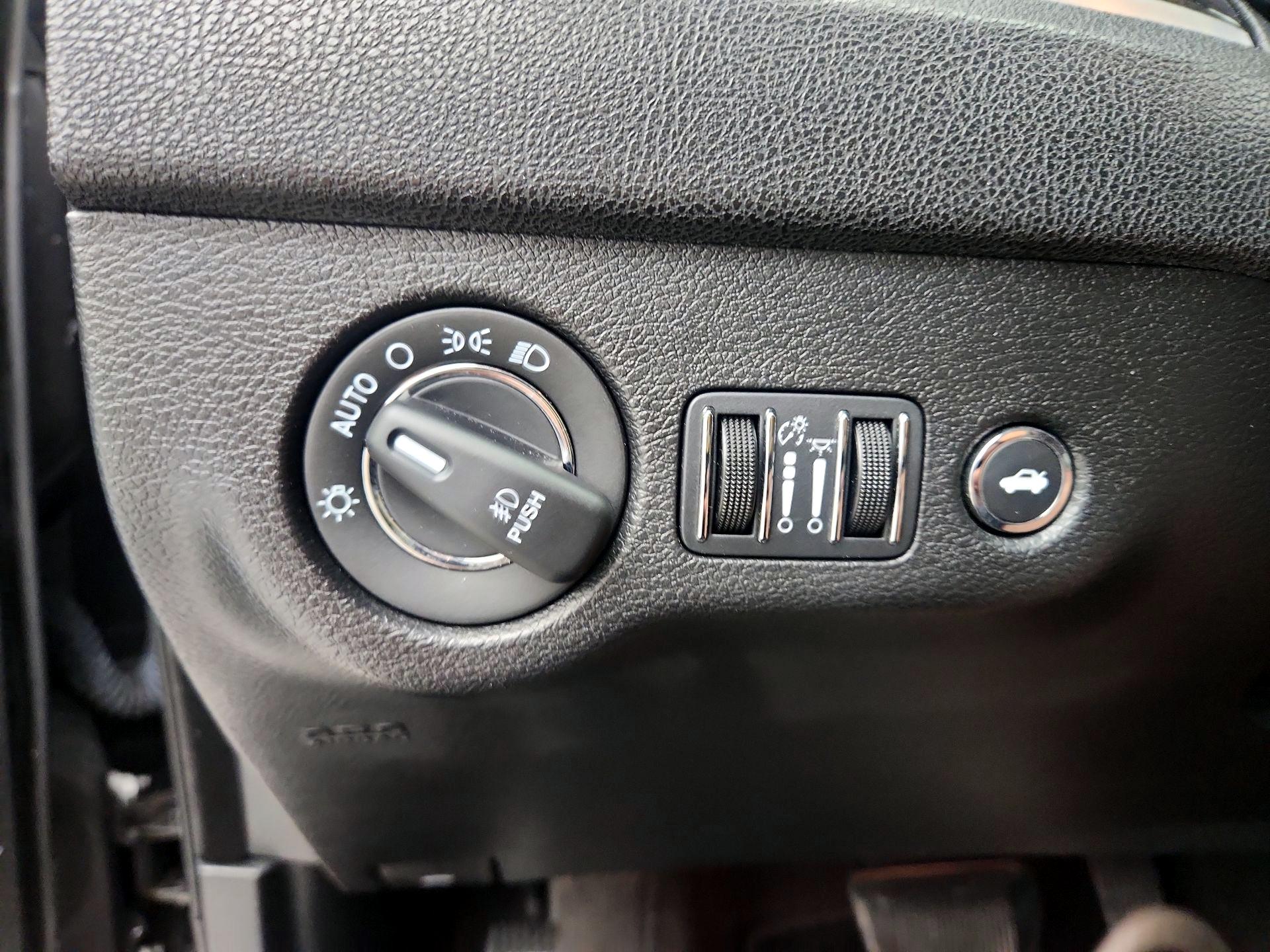 Thumbnail: 2019 Chrysler 300 - 13