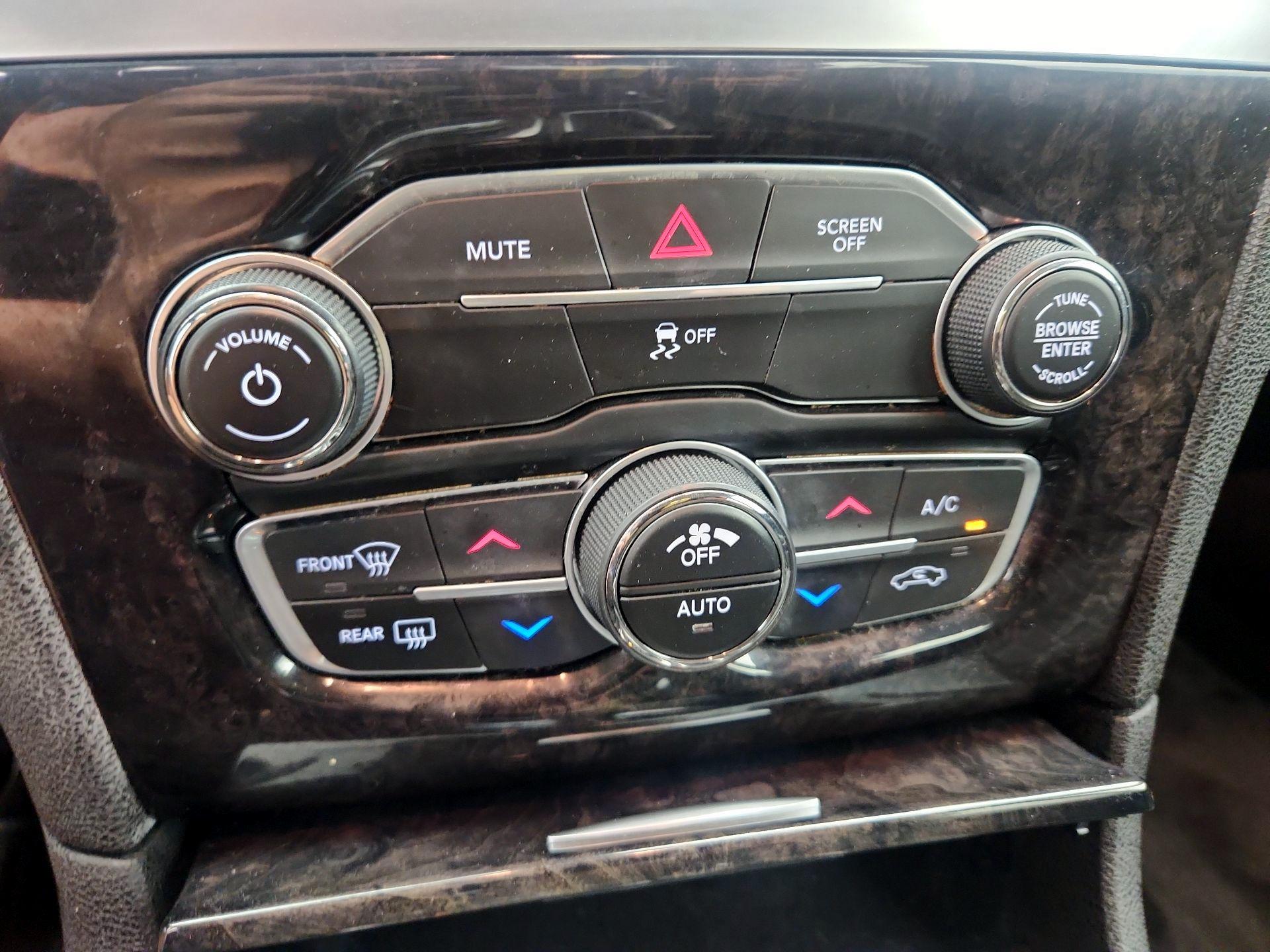Thumbnail: 2019 Chrysler 300 - 16