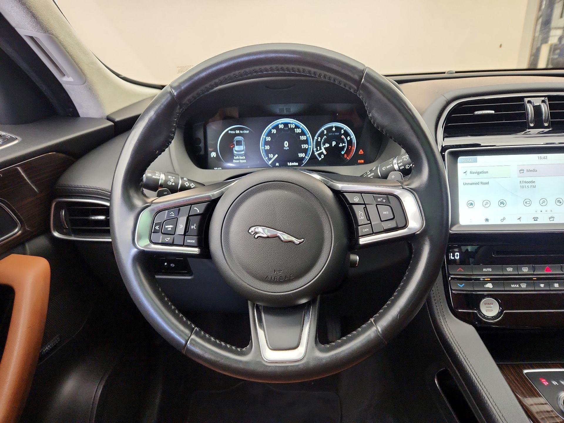 Thumbnail: 2018 Jaguar F-Pace - 10