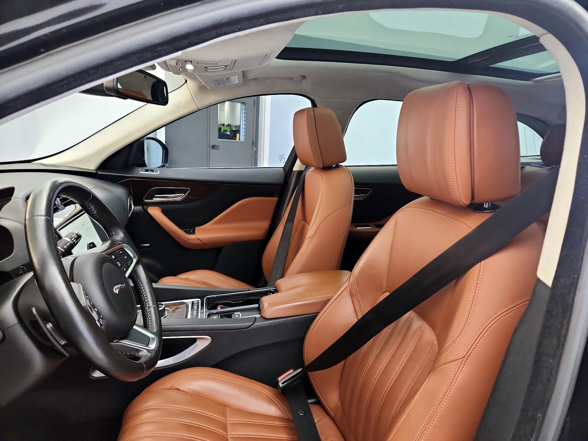 Thumbnail: 2018 Jaguar F-Pace - 19