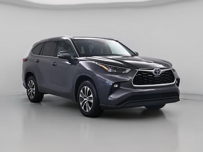 Gray 2022 Toyota Highlander Hybrid XLE