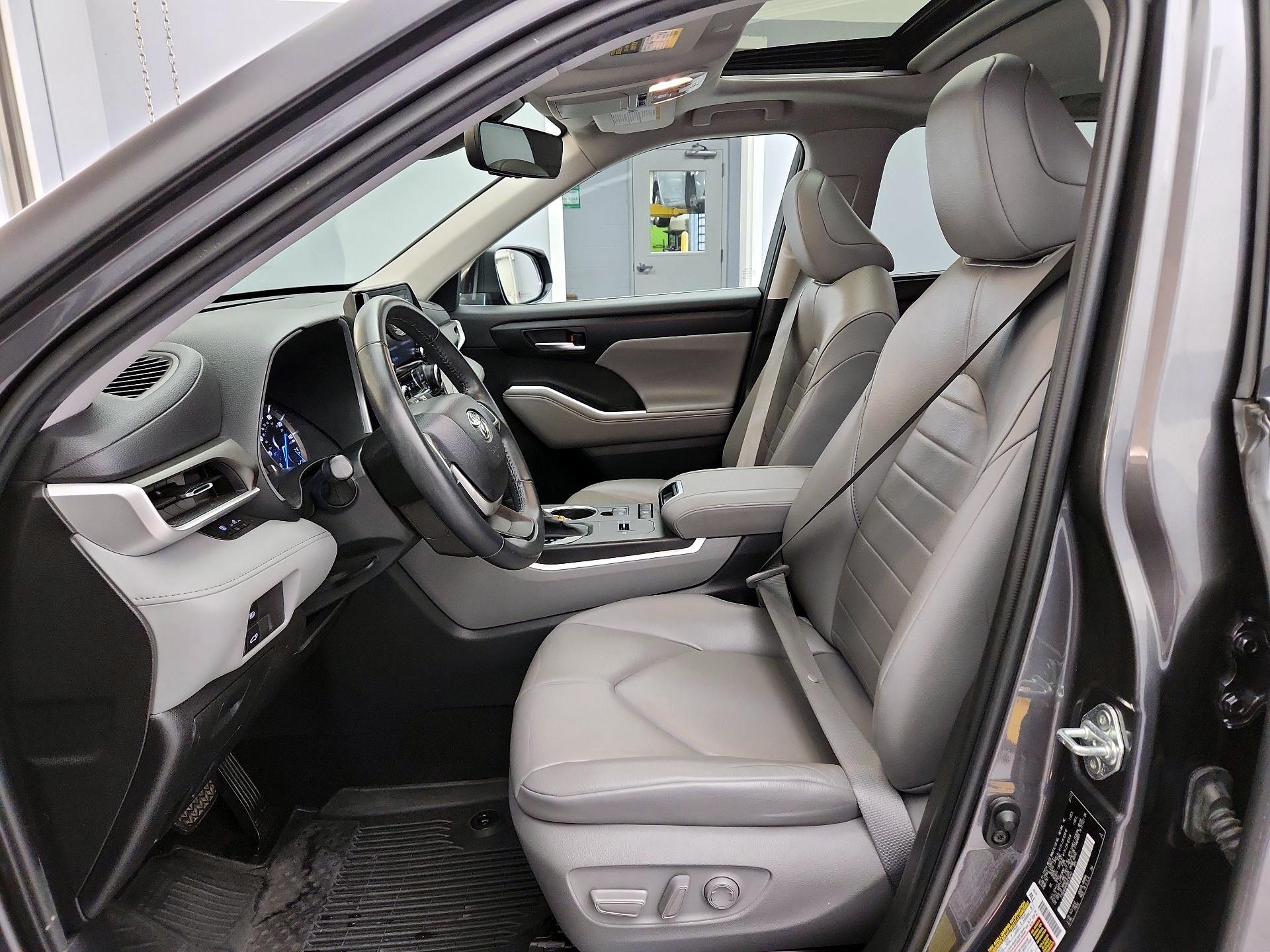 Thumbnail: 2022 Toyota Highlander - 11