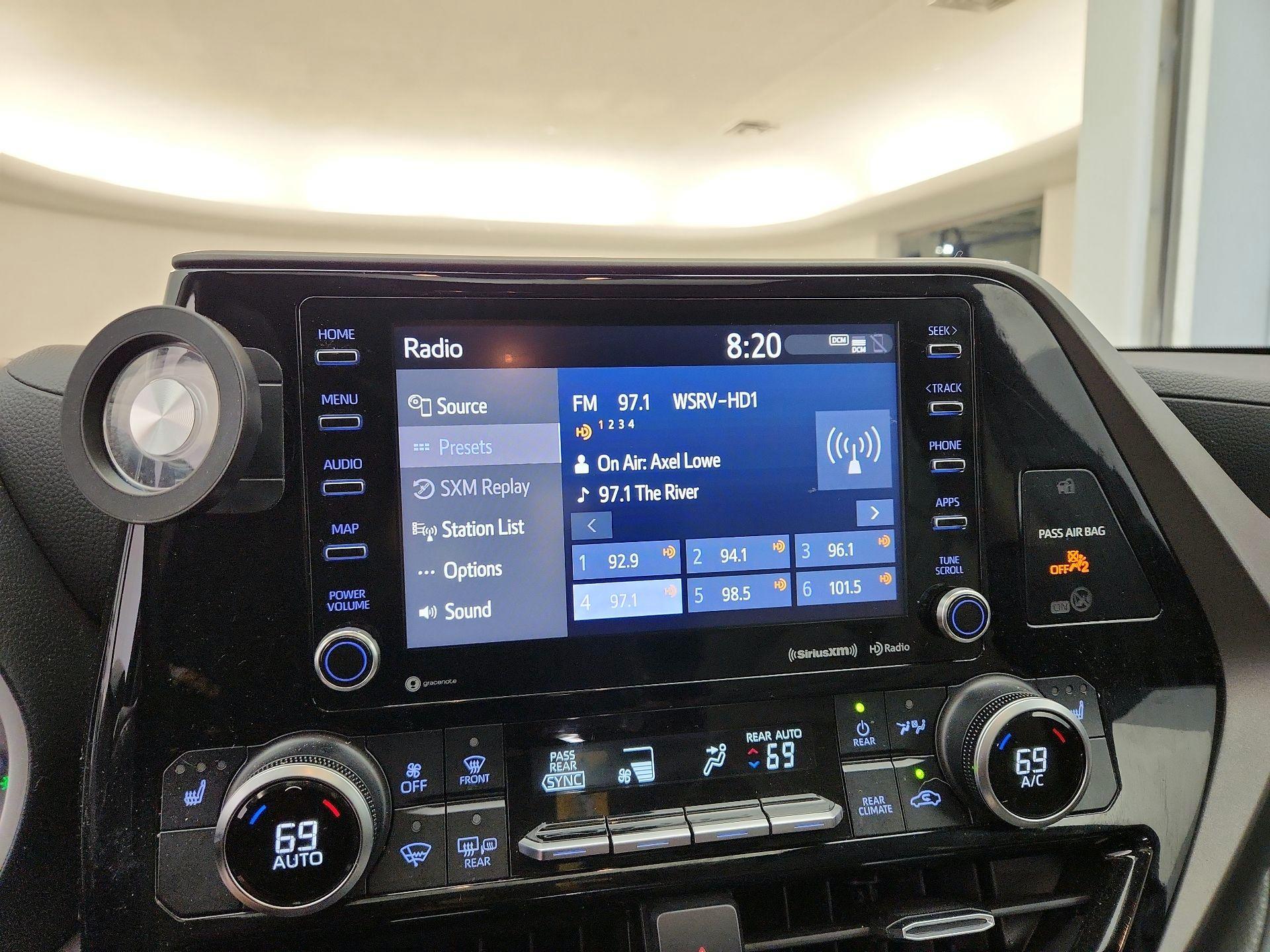 Thumbnail: 2022 Toyota Highlander - 15