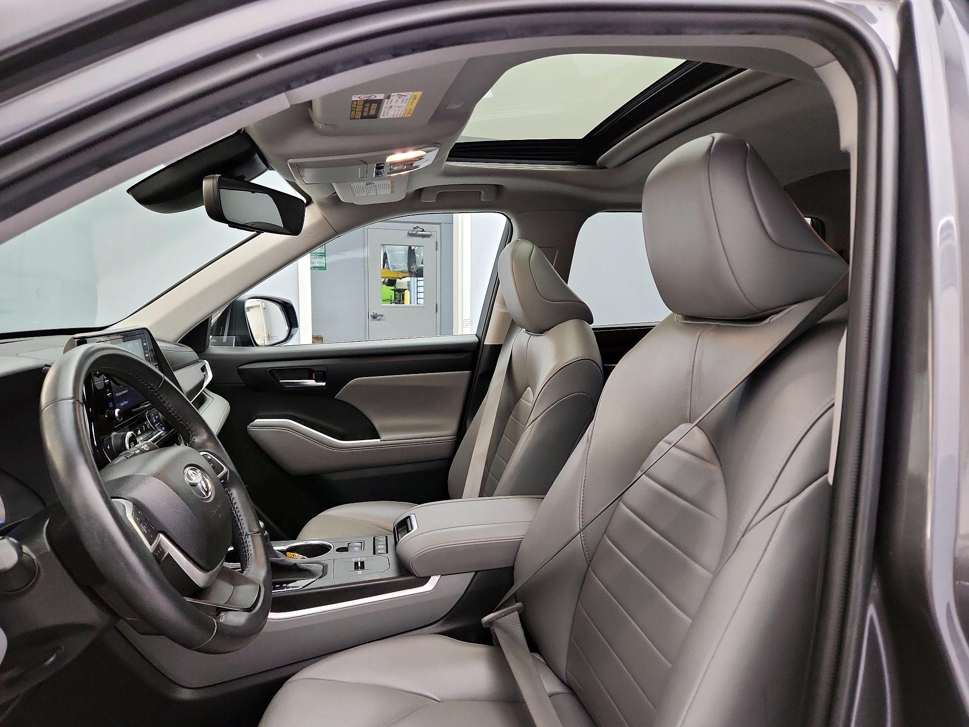 Thumbnail: 2022 Toyota Highlander - 19