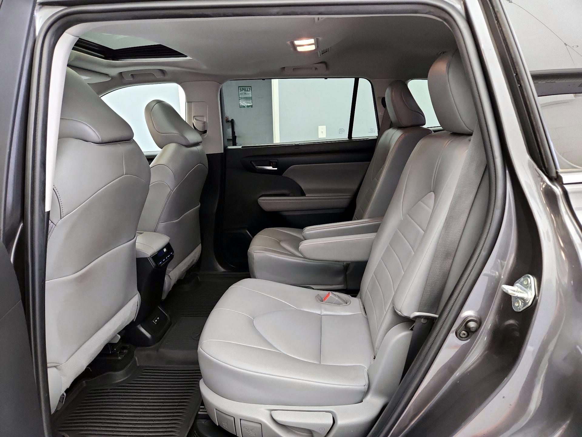 Thumbnail: 2022 Toyota Highlander - 20