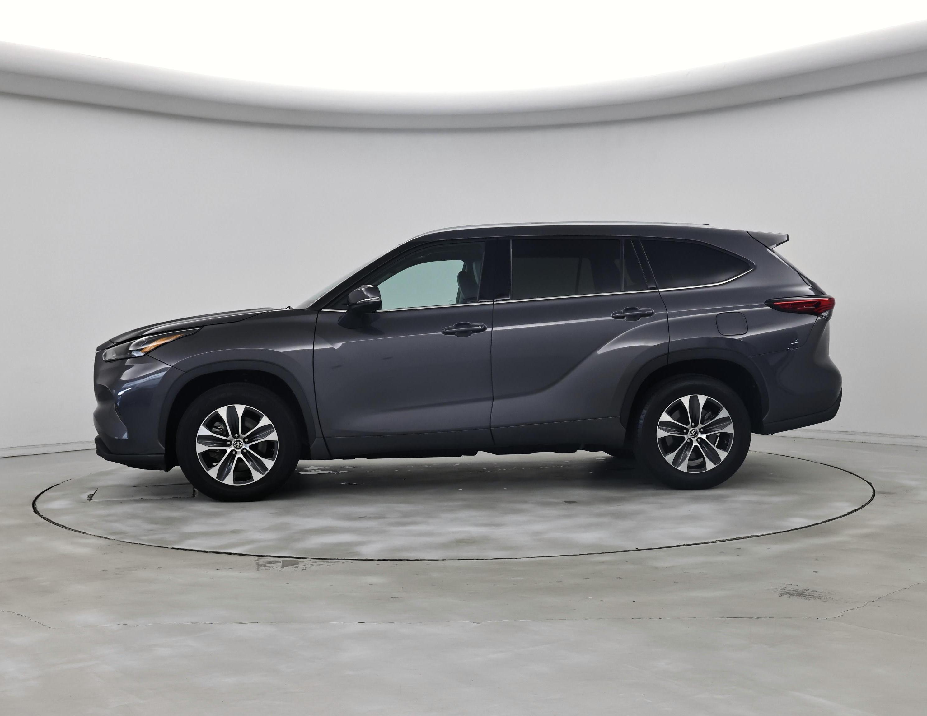 Thumbnail: 2022 Toyota Highlander - 3