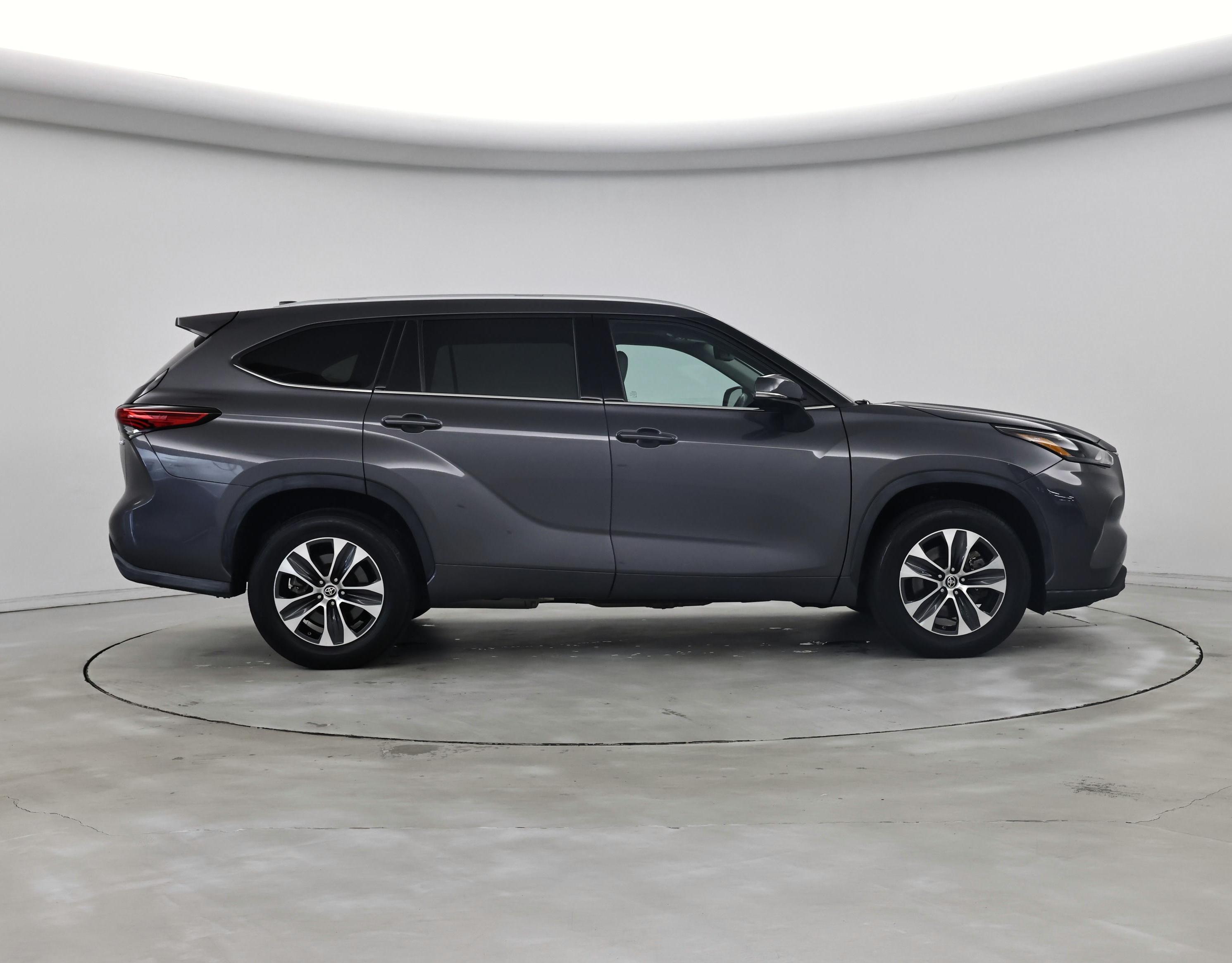 Thumbnail: 2022 Toyota Highlander - 7