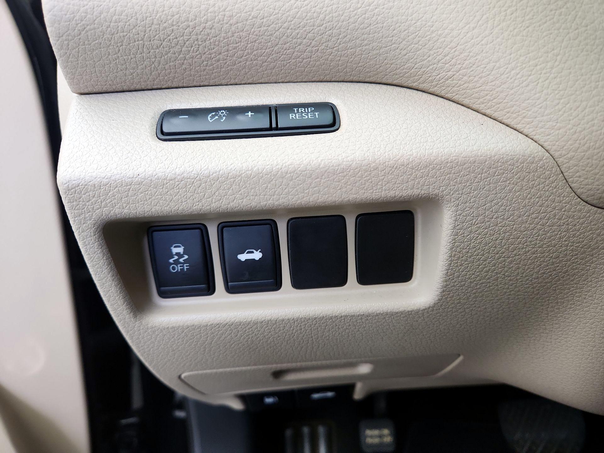 Thumbnail: 2015 Nissan Altima - 13