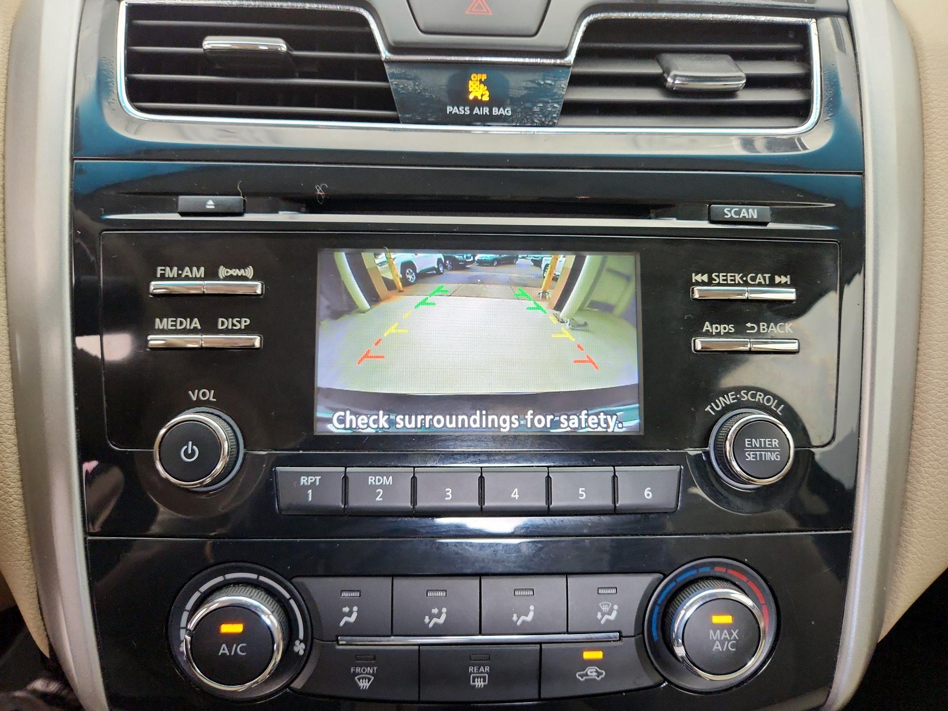 Thumbnail: 2015 Nissan Altima - 14