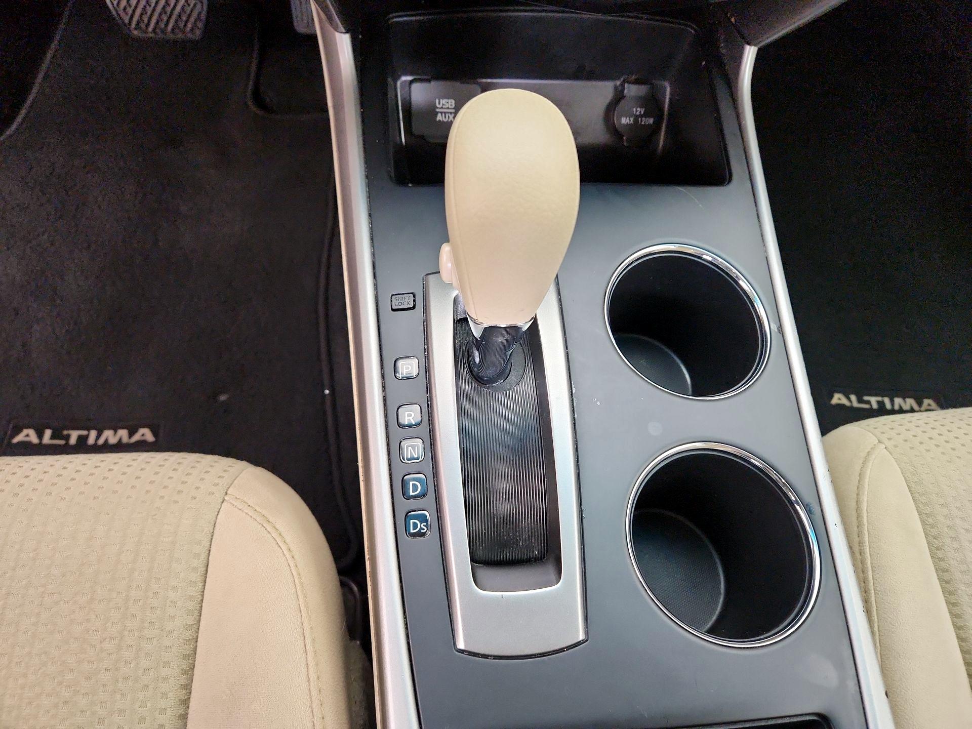 Thumbnail: 2015 Nissan Altima - 17