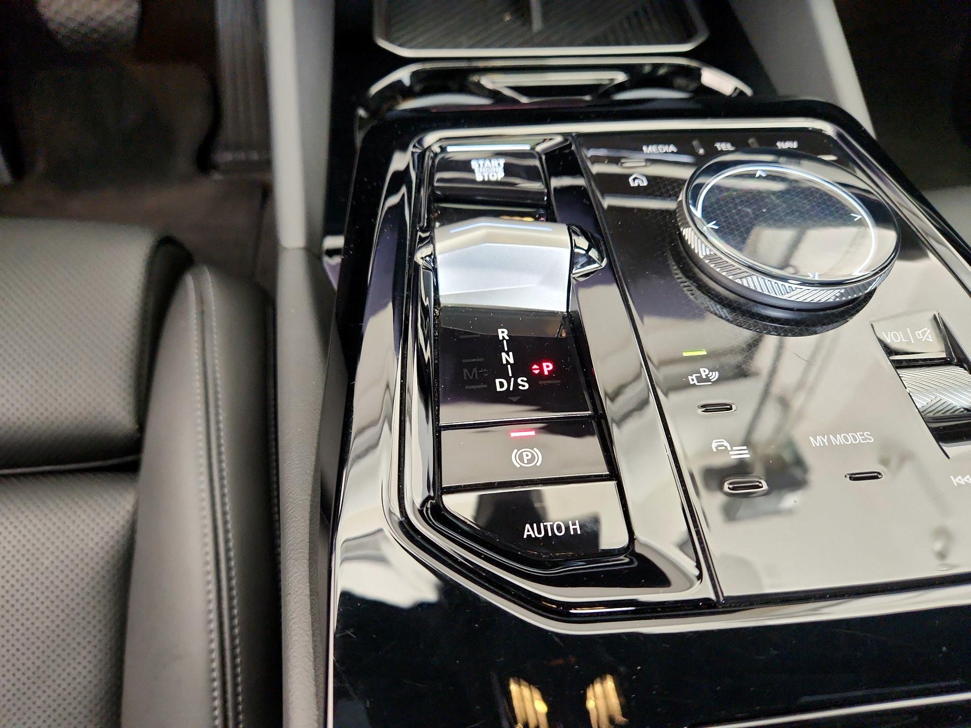 Thumbnail: 2025 BMW 5 Series - 18