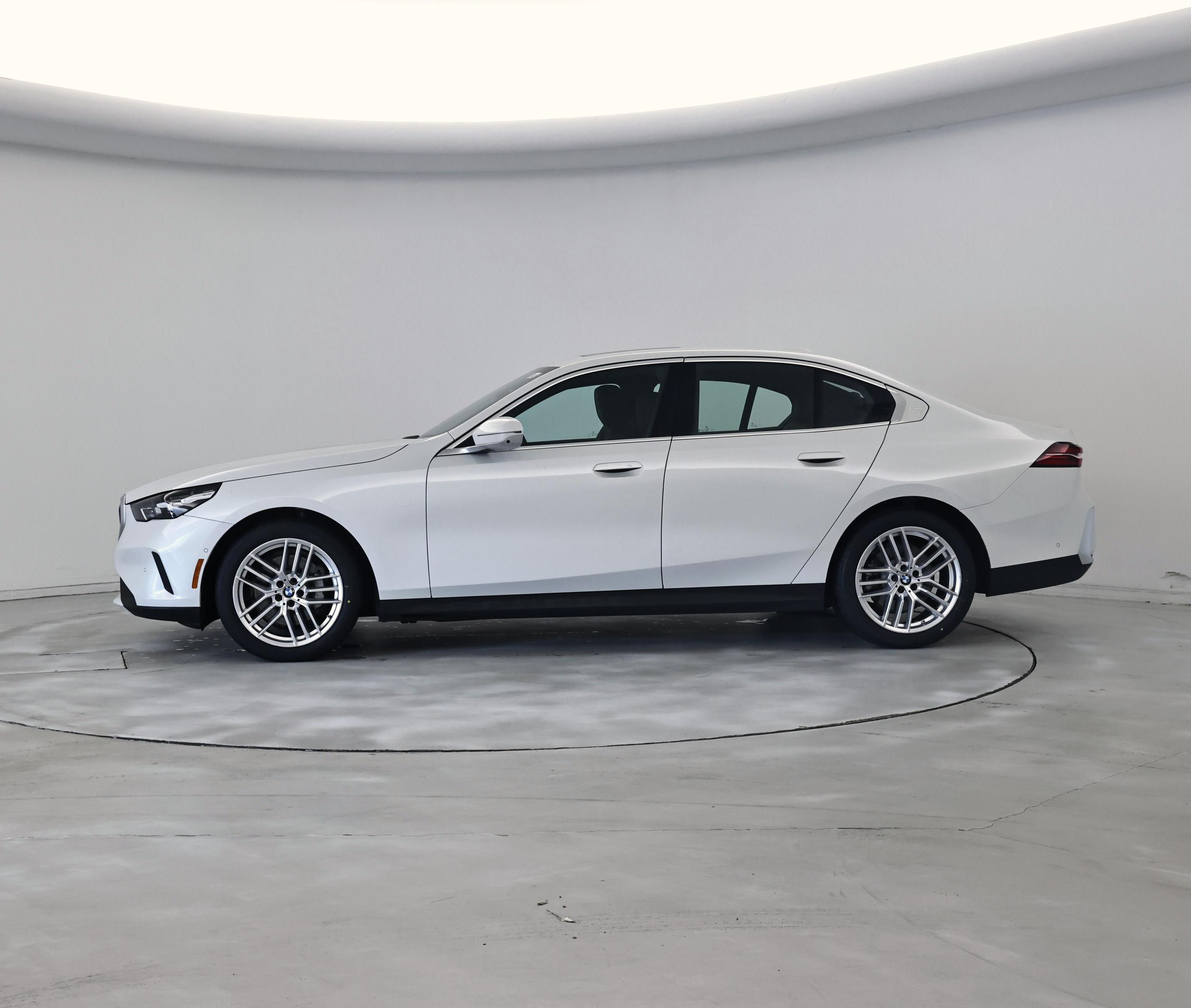 Thumbnail: 2025 BMW 5 Series - 3