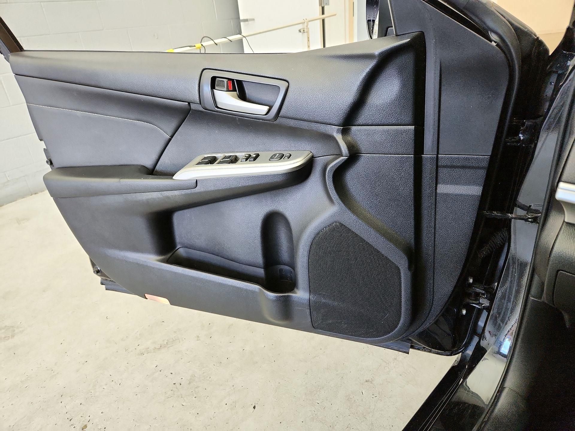 Thumbnail: 2014 Toyota Camry - 12