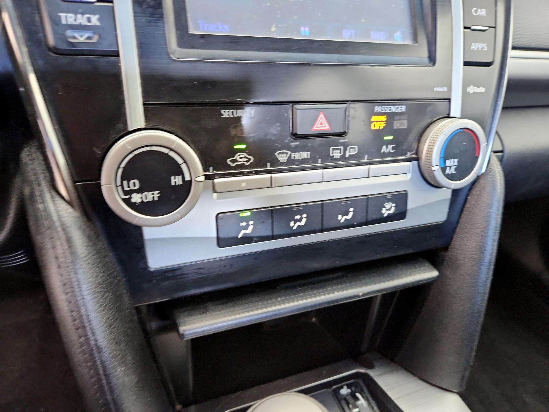 Thumbnail: 2014 Toyota Camry - 16