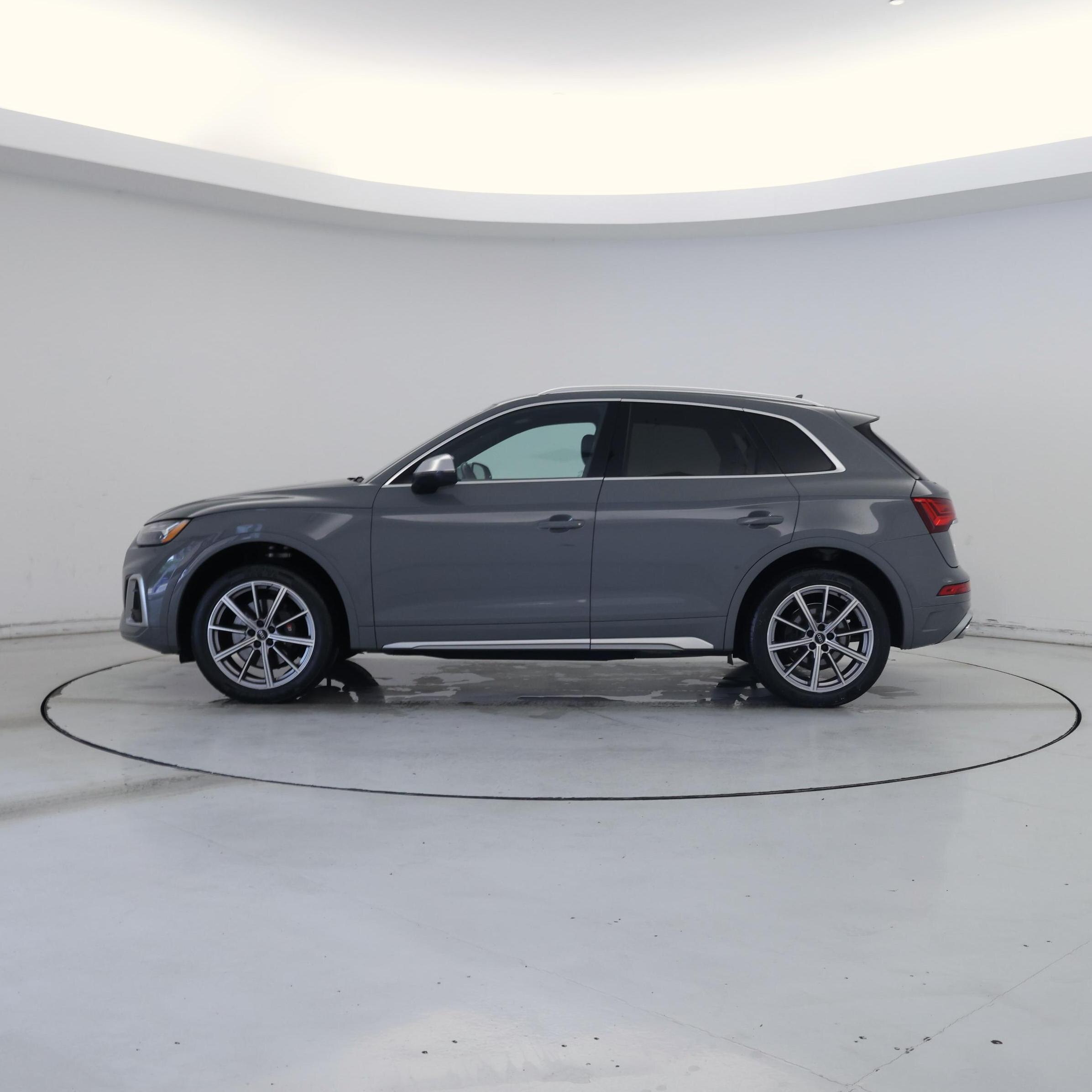 Thumbnail: 2022 Audi SQ5 - 3