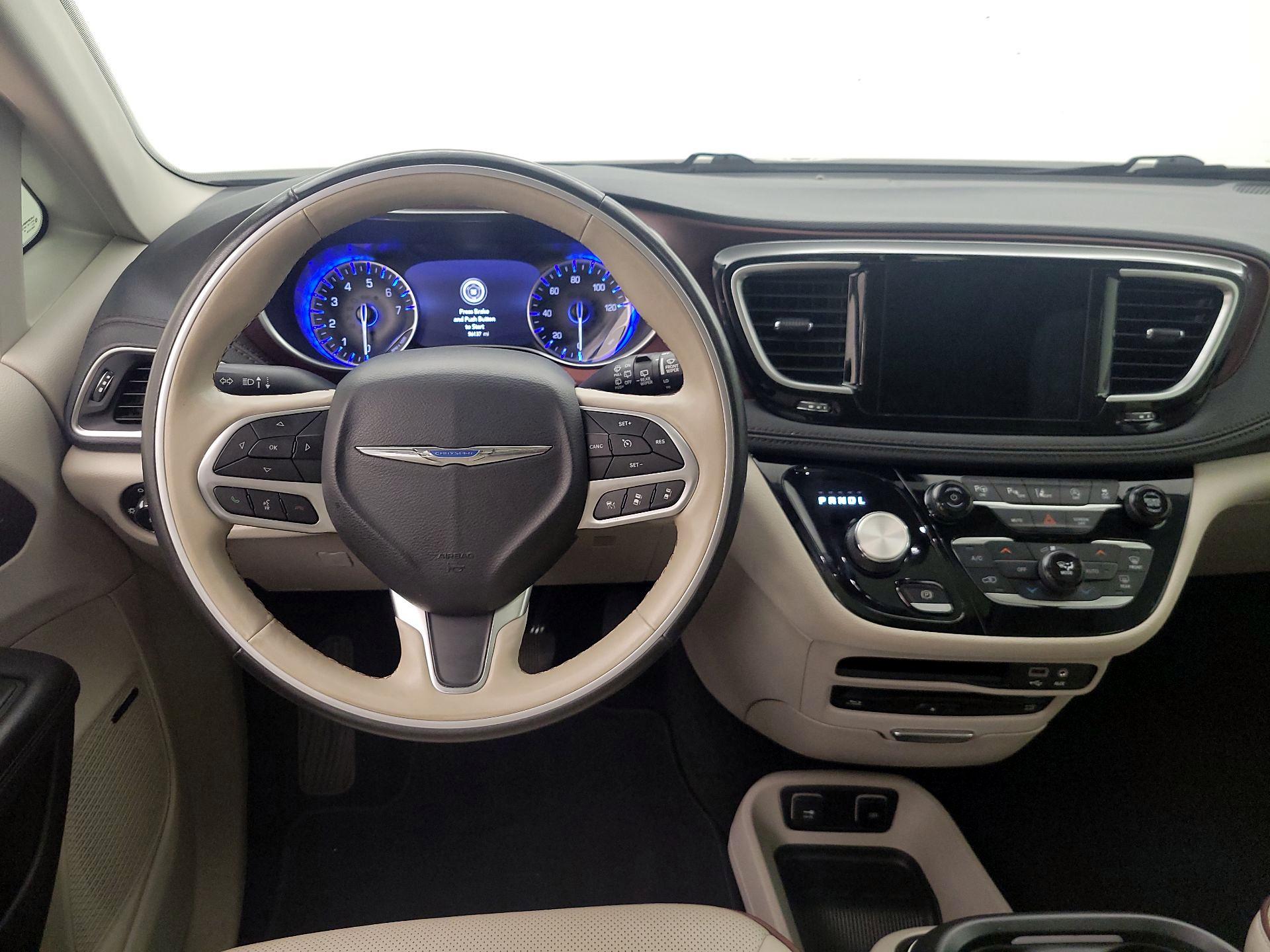 Thumbnail: 2020 Chrysler Pacifica - 10